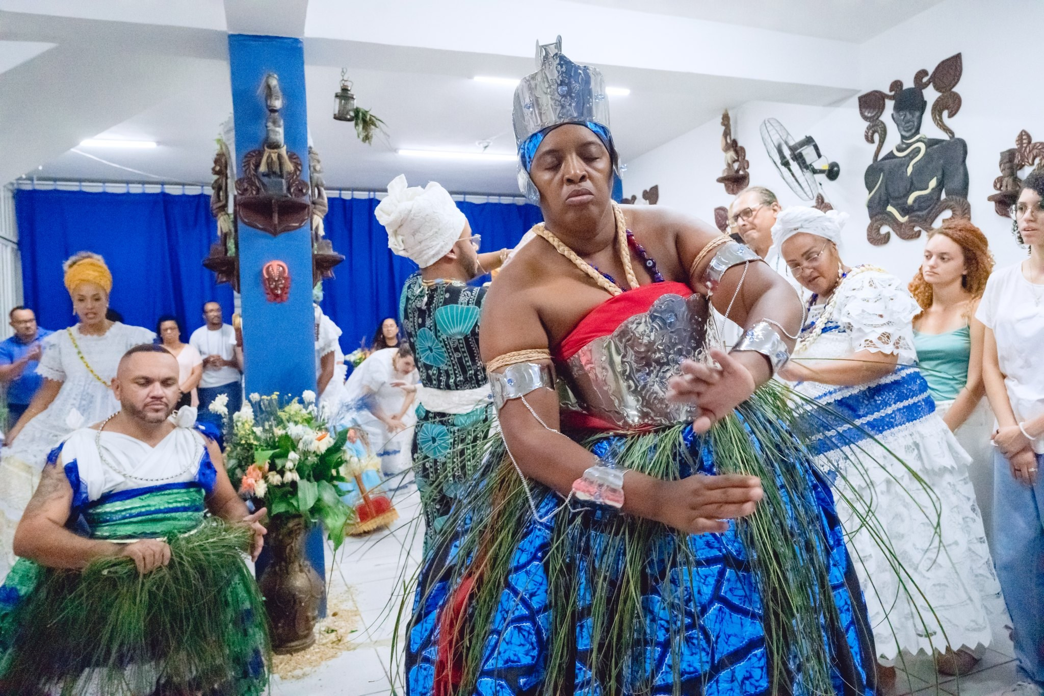Saída Ìyá Tebeṣé Fernanda e Àjọ̀dún Ògún. Aladá Produções