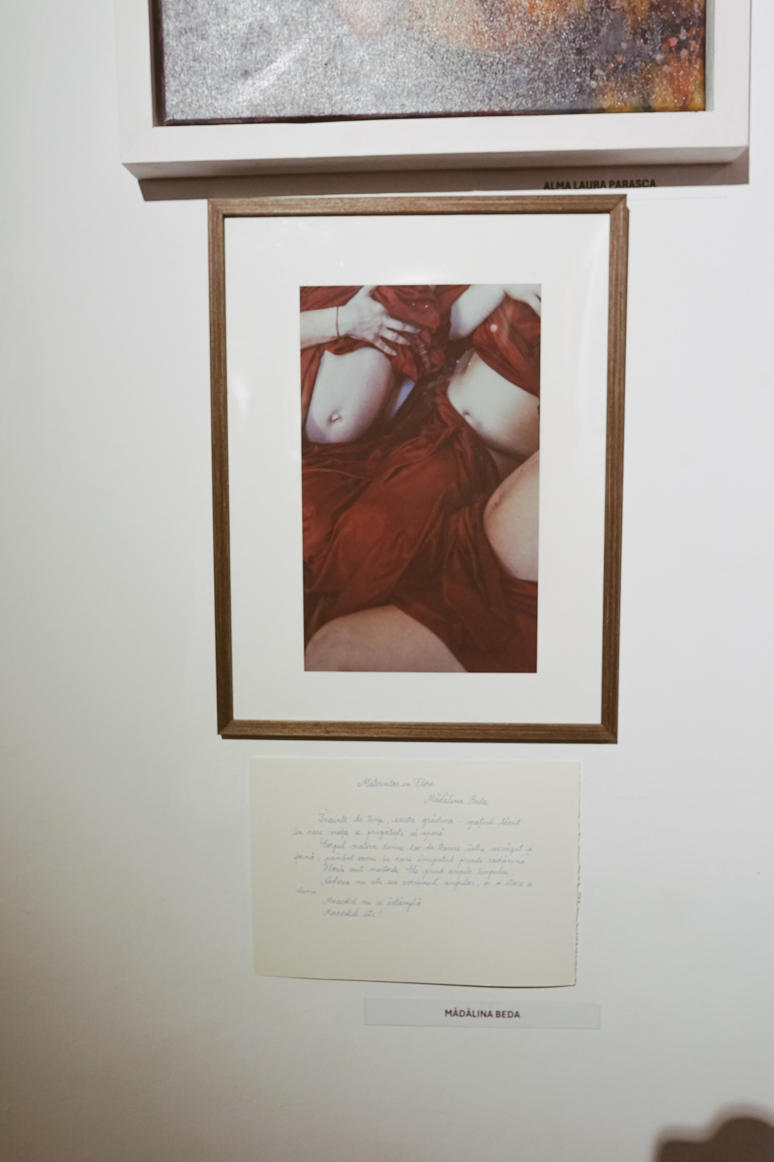 Expoziție Foto Maternitate Brașov | Mădălina Beda. Madalina Beda- Artist vizual, fotograf, doula la nastere, consultant babywearing Brasov si in toata tara