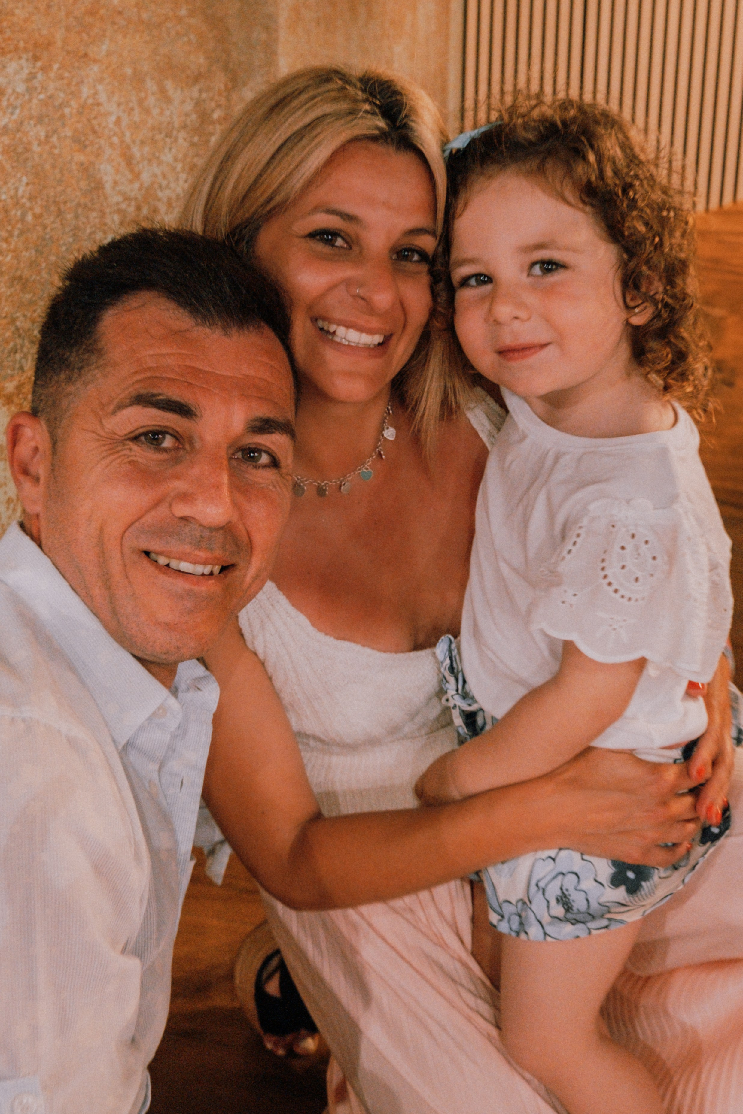 Sesión familiar en la playa. Fotografía profesional en Calafell - Elena Medvedeva