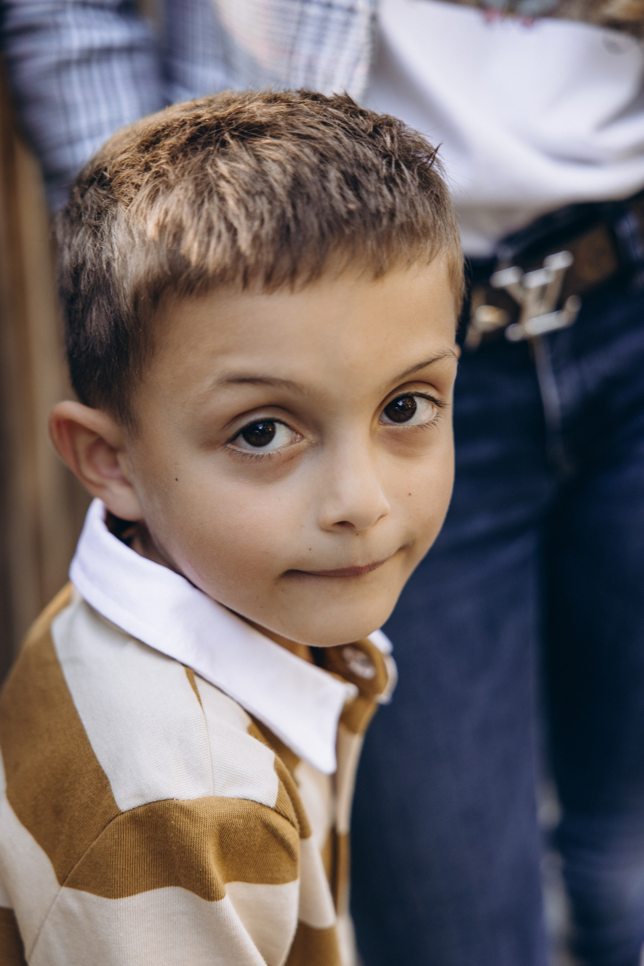 Autumn mother-son family photoshoot in Toulouse. Eugénie Smirnova — your photographer in Toulouse and southwest France