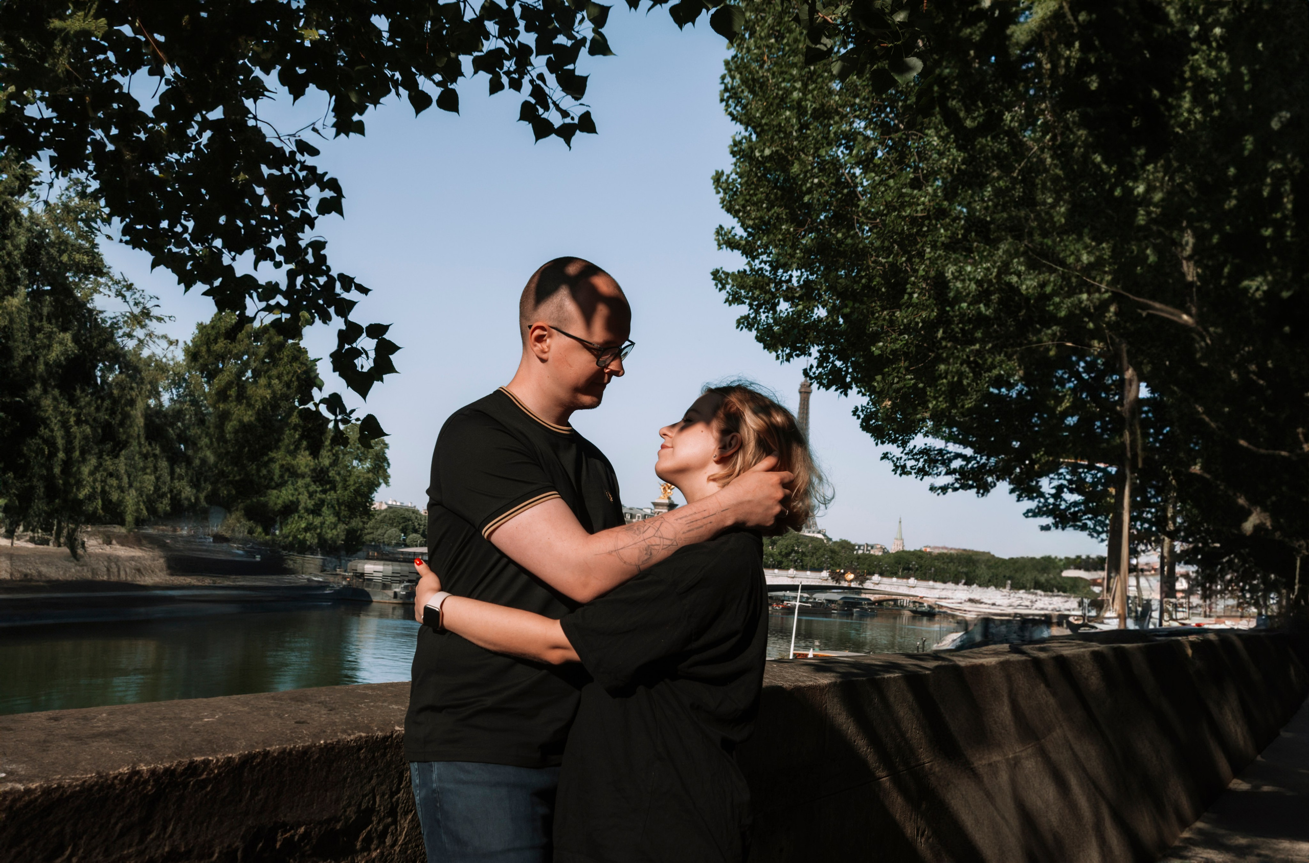 Couple photoshoot near the Louvre. Paris photographer — Polina Osipova