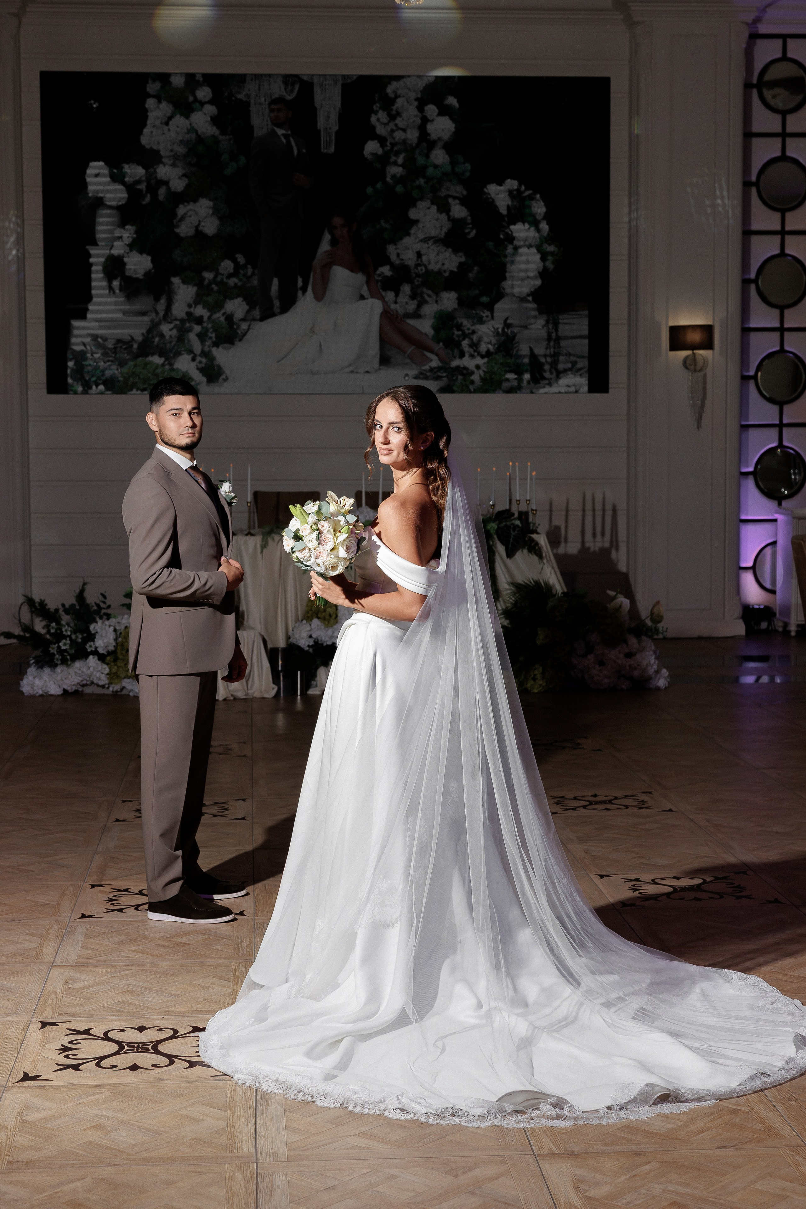 Eugen & Livia — Grand Elysee — Wedding Day. Servicii Foto și Video 067188353