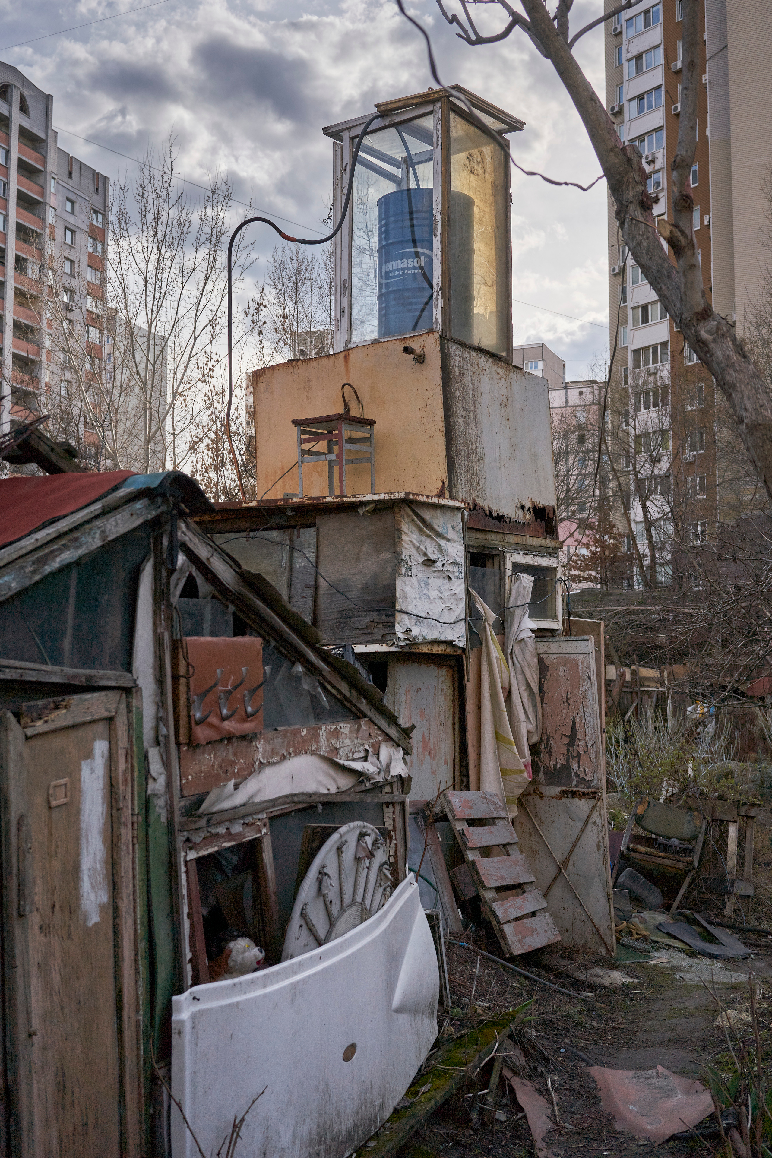 A self-made shower cabin in Natalia’s backyard.