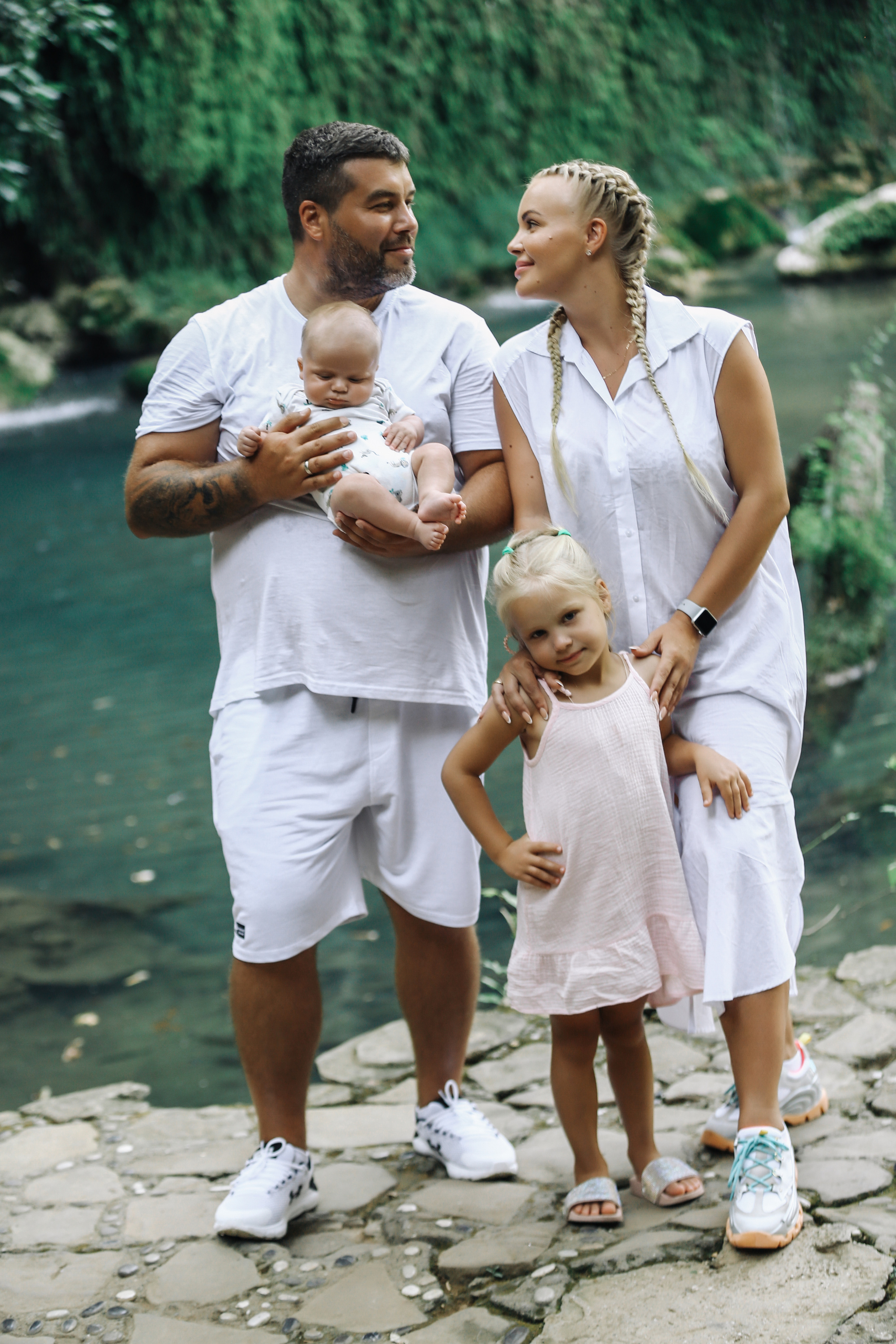 Семья на природе 