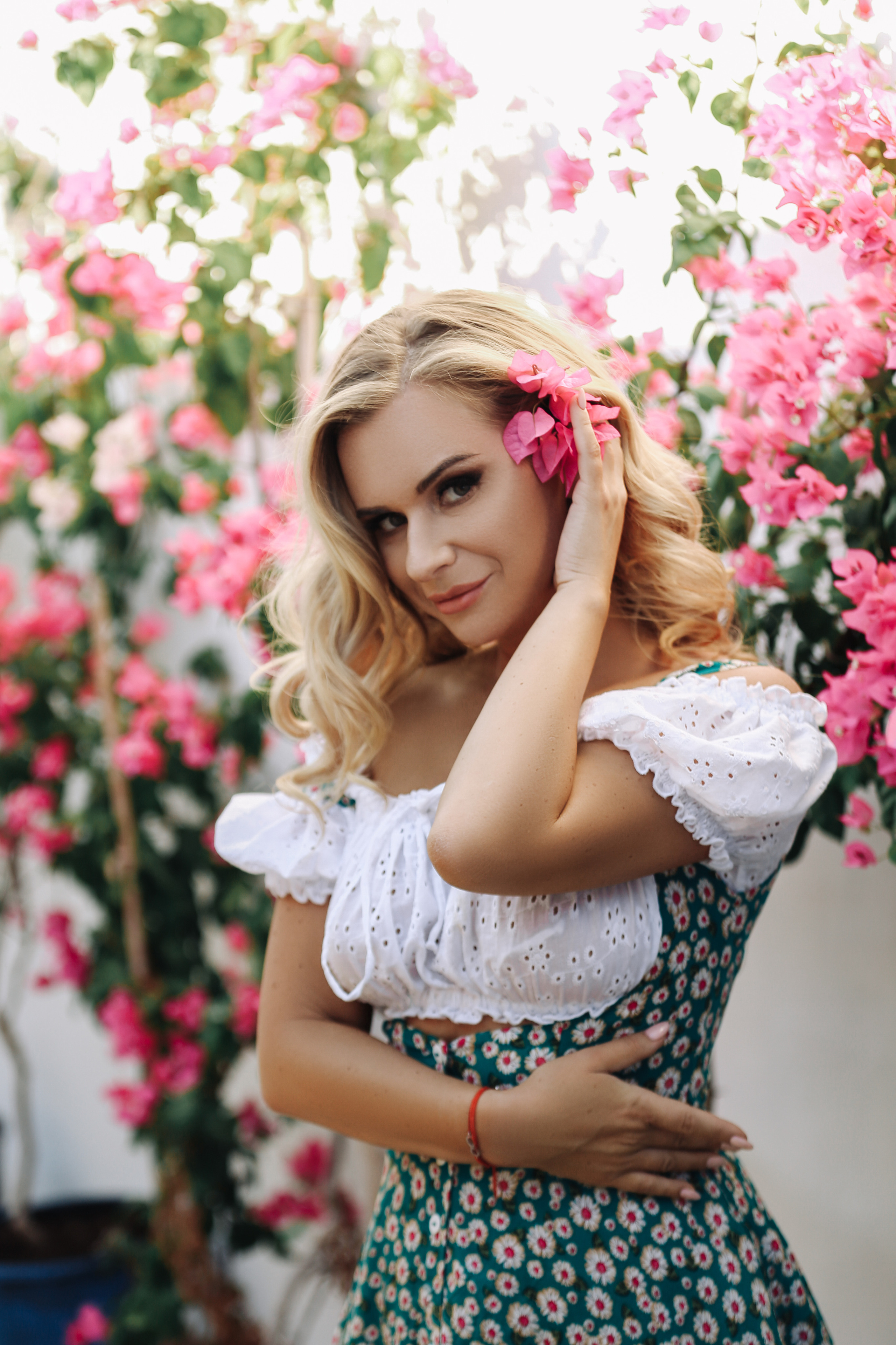 Девушка с цветами