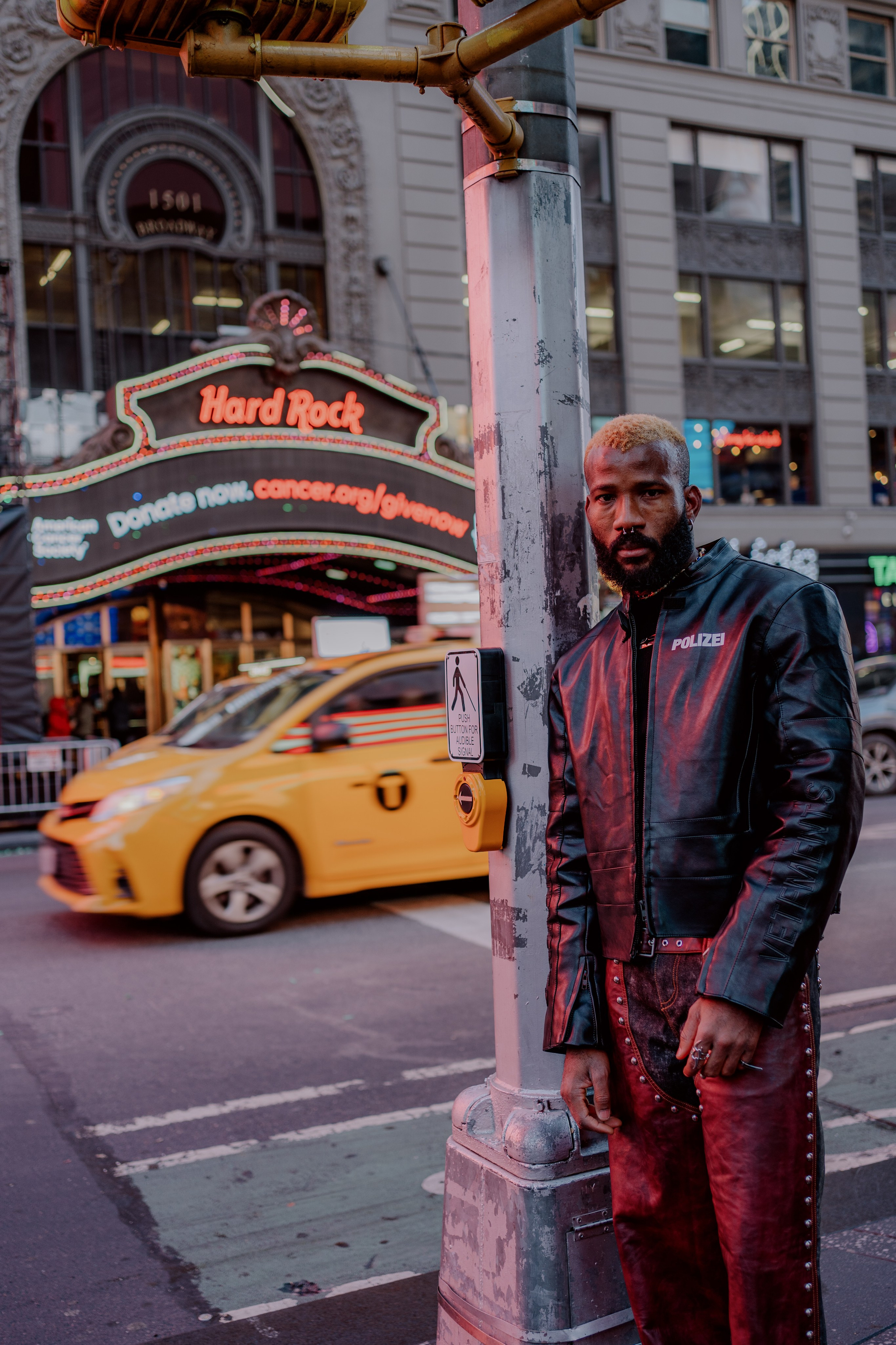 Times Square & 5th Avenue Photo Sessions NYC | Perfect Location Guide 2025. Videographer and photographer in New York // MAKAROV.VIDEO