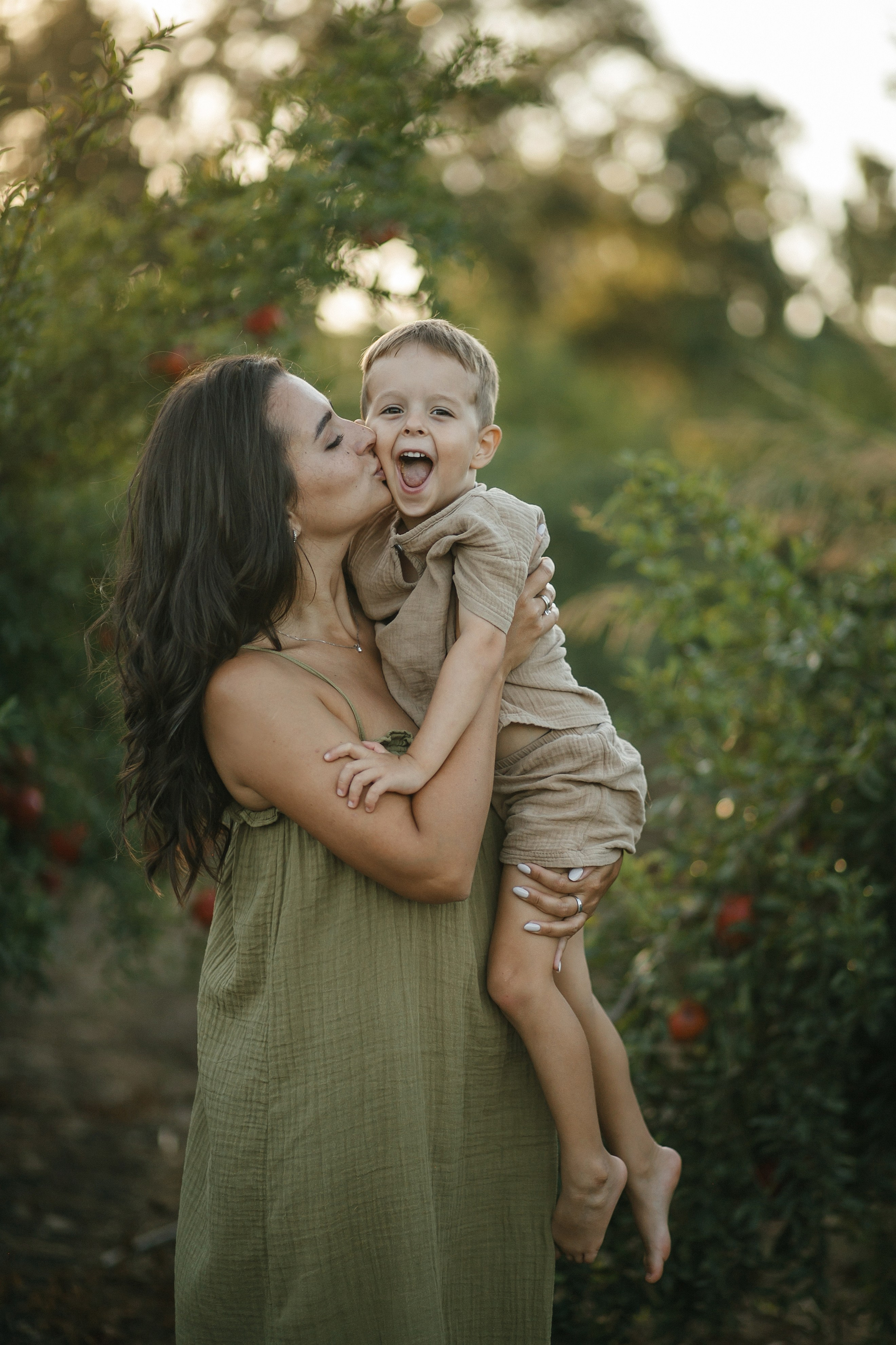 Binyamina garden. Family photographer in Israel
