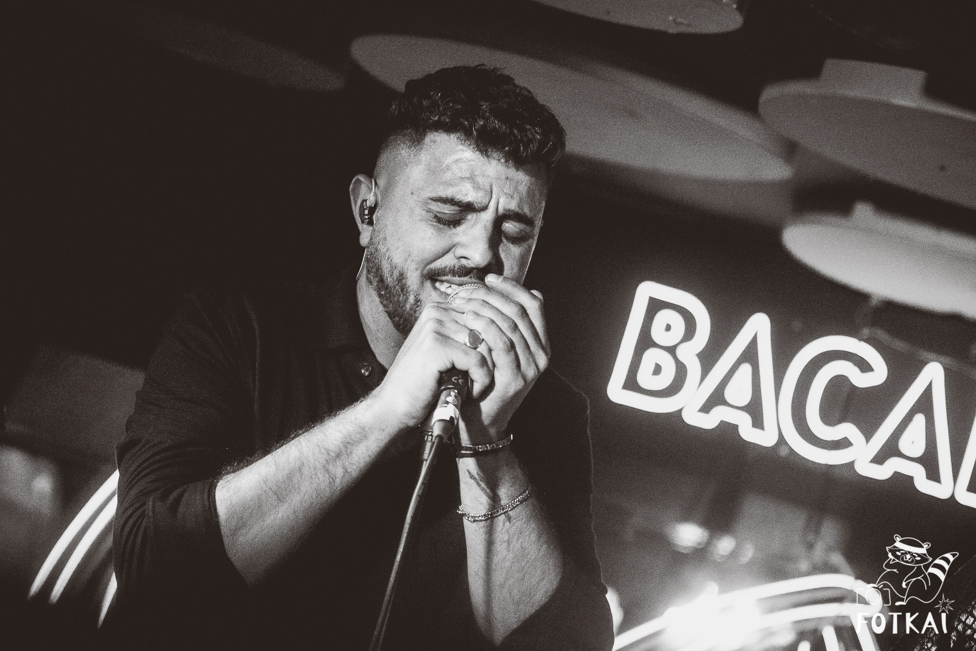 Концерт Delyrio в Confetti Playa Alicante — живое выступление группы, февраль 2026 | FOTKAI