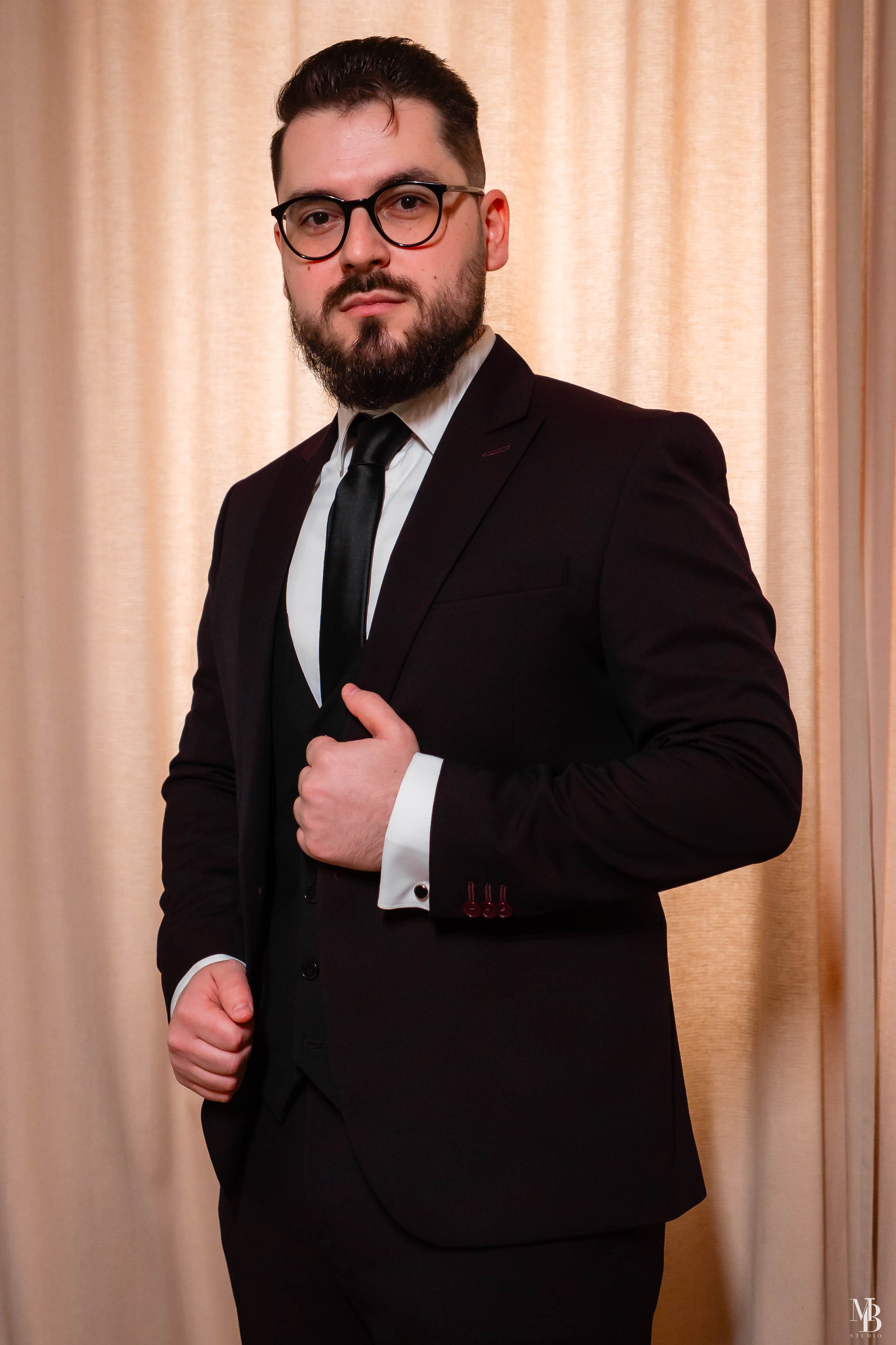 Constantin și Cătălina. MBT STUDIO