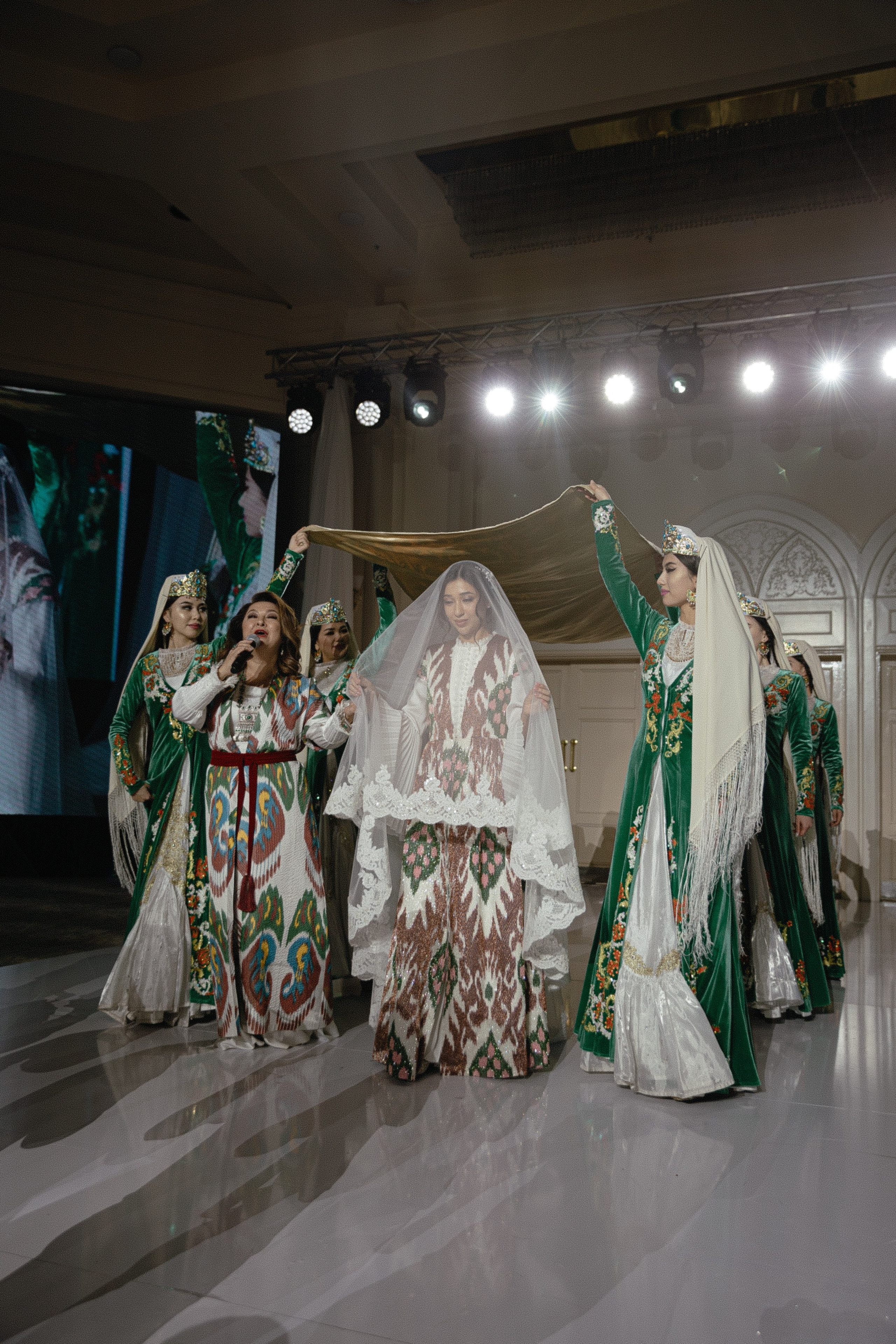 Саидамирхон и Азизахон. Главная