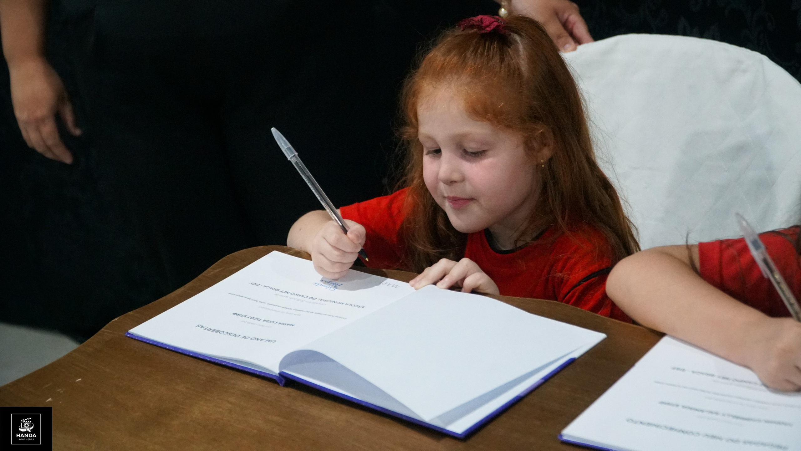 Noite autógrafos colégio Aurélio Buarque de Holanda. Handa Produções