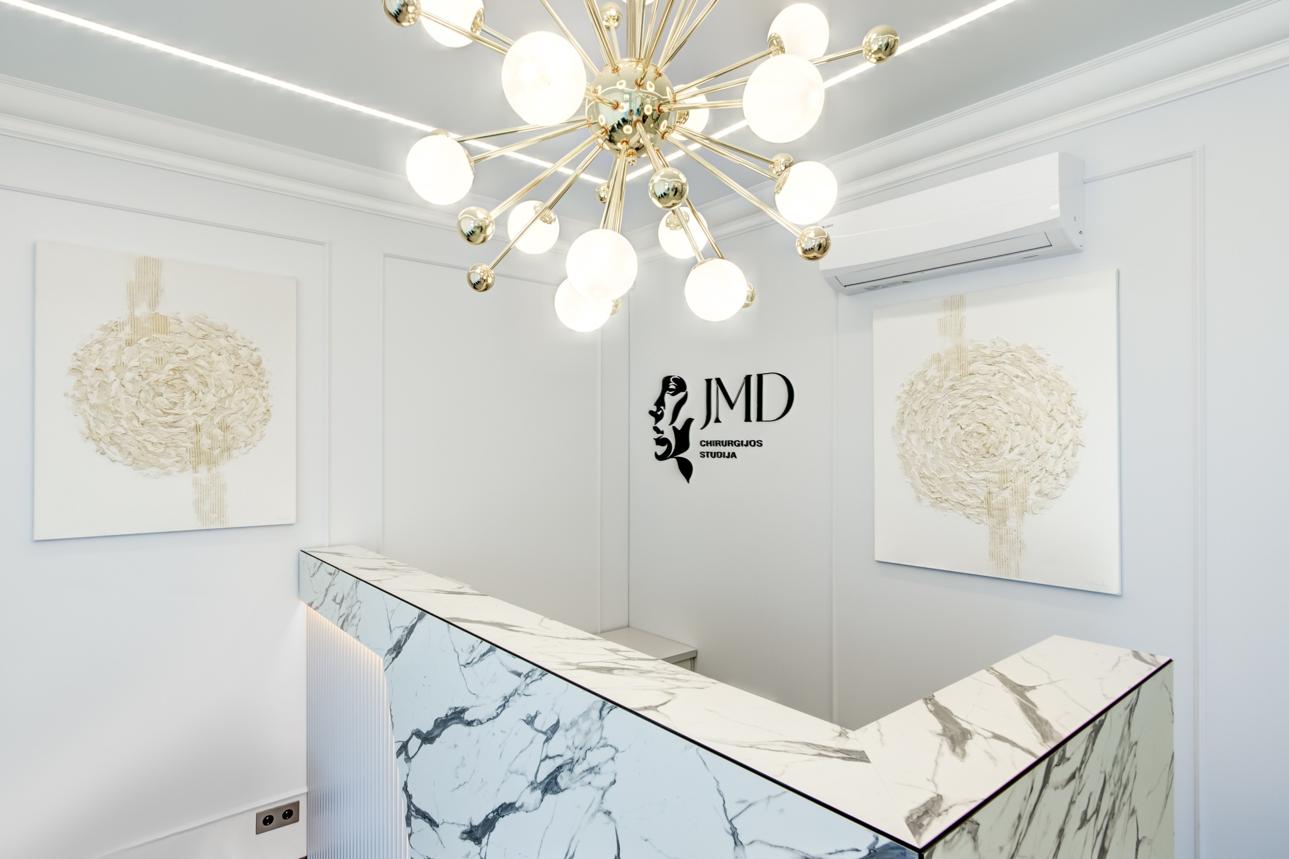 JMD chirurgijos studijos priimamasis – profesionali interjero nuotrauka verslo reprezentacijai.