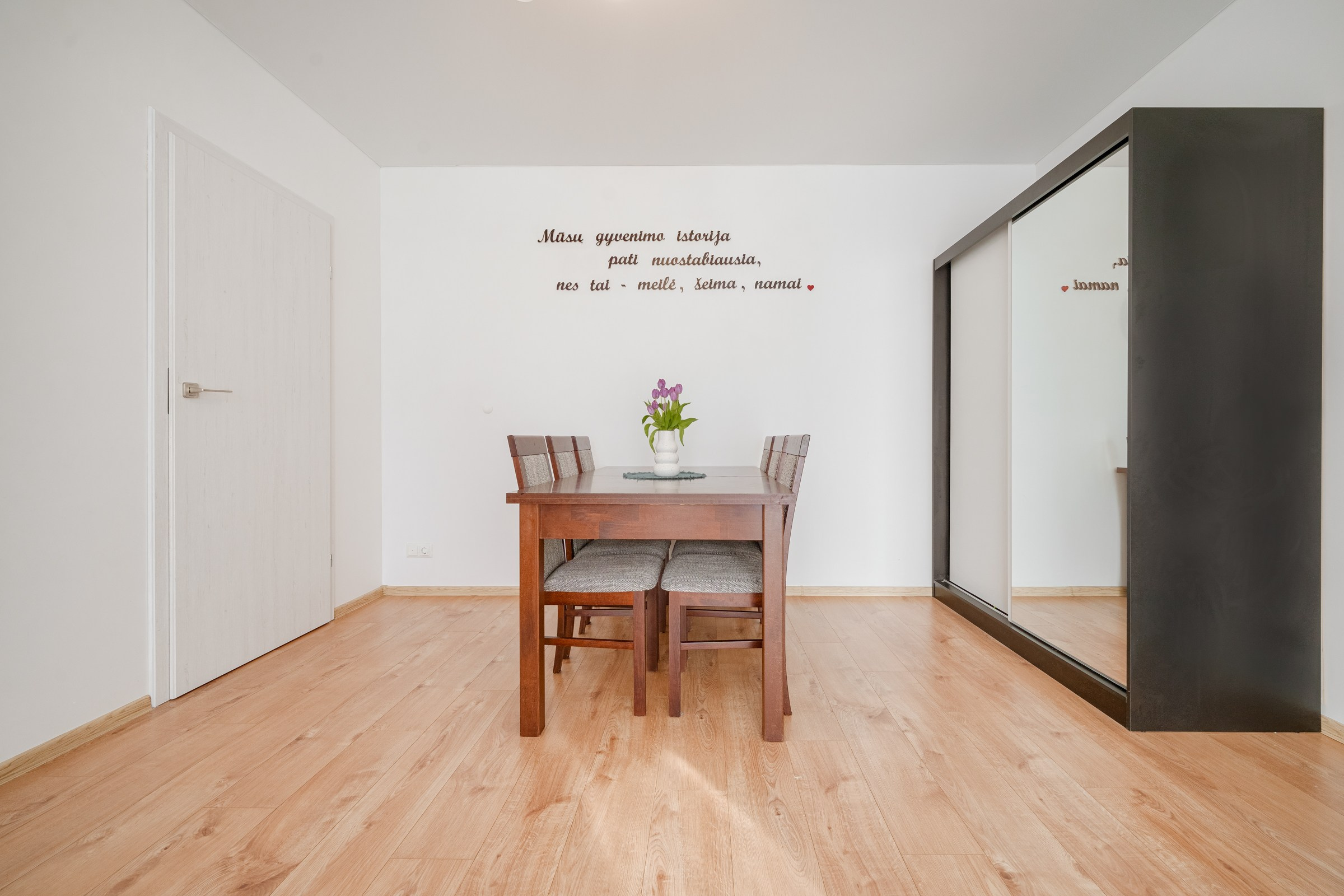 N.Lentvaris. Elina Sapiega fotografė Vilniuje