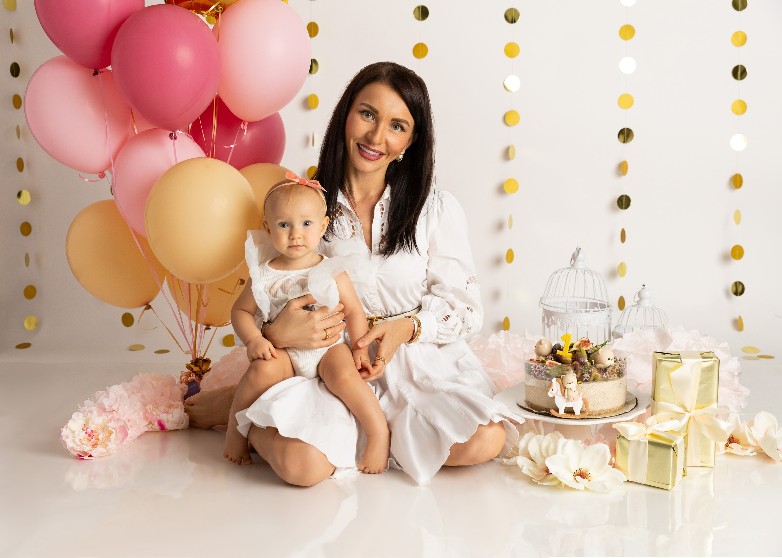 Smash cake photo session in Miami. Miami Family and Event Photographer