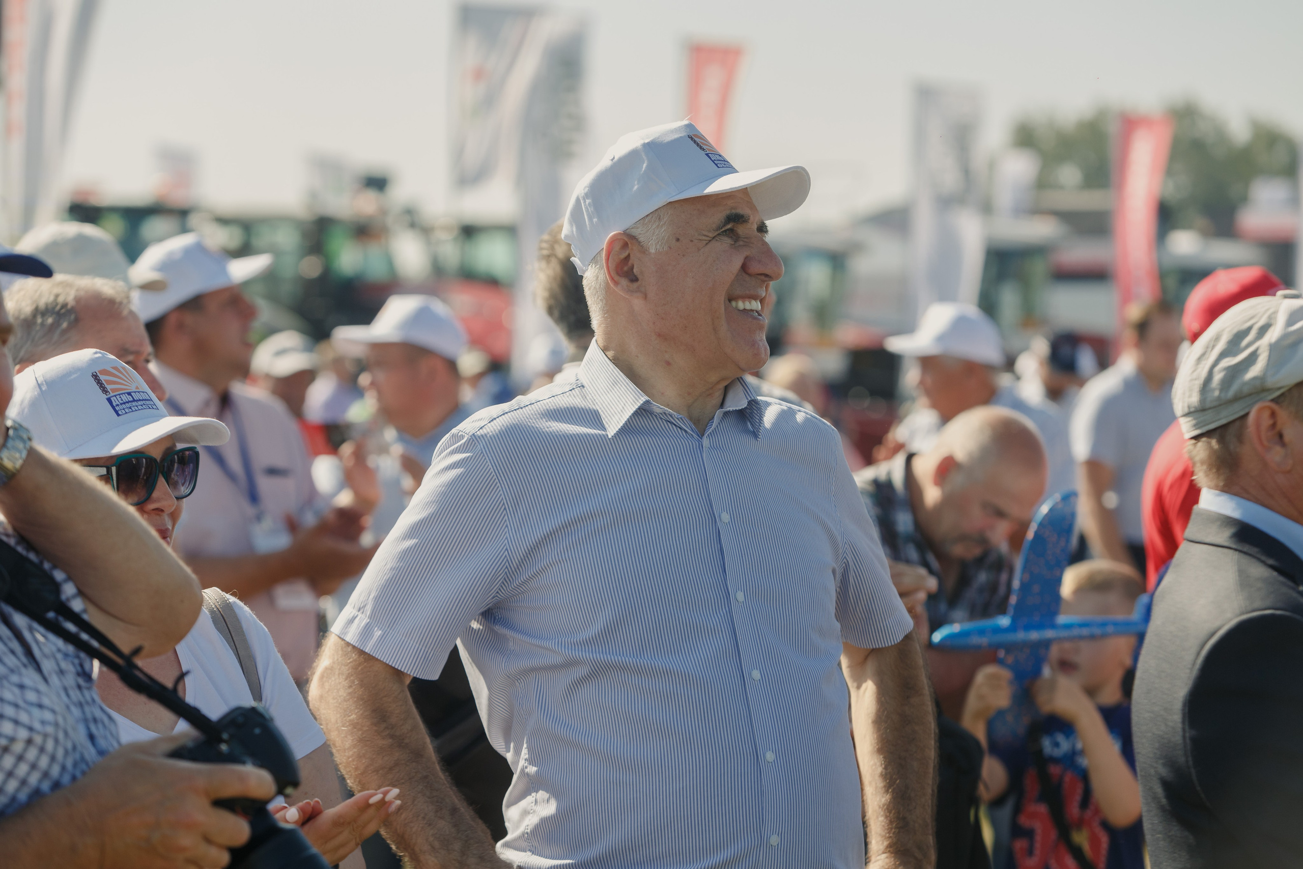 Exposición de maquinaria agrícola. Fotógrafo de retrato, familia y reportajes en Valencia | España | Europa Vitalii Lumier