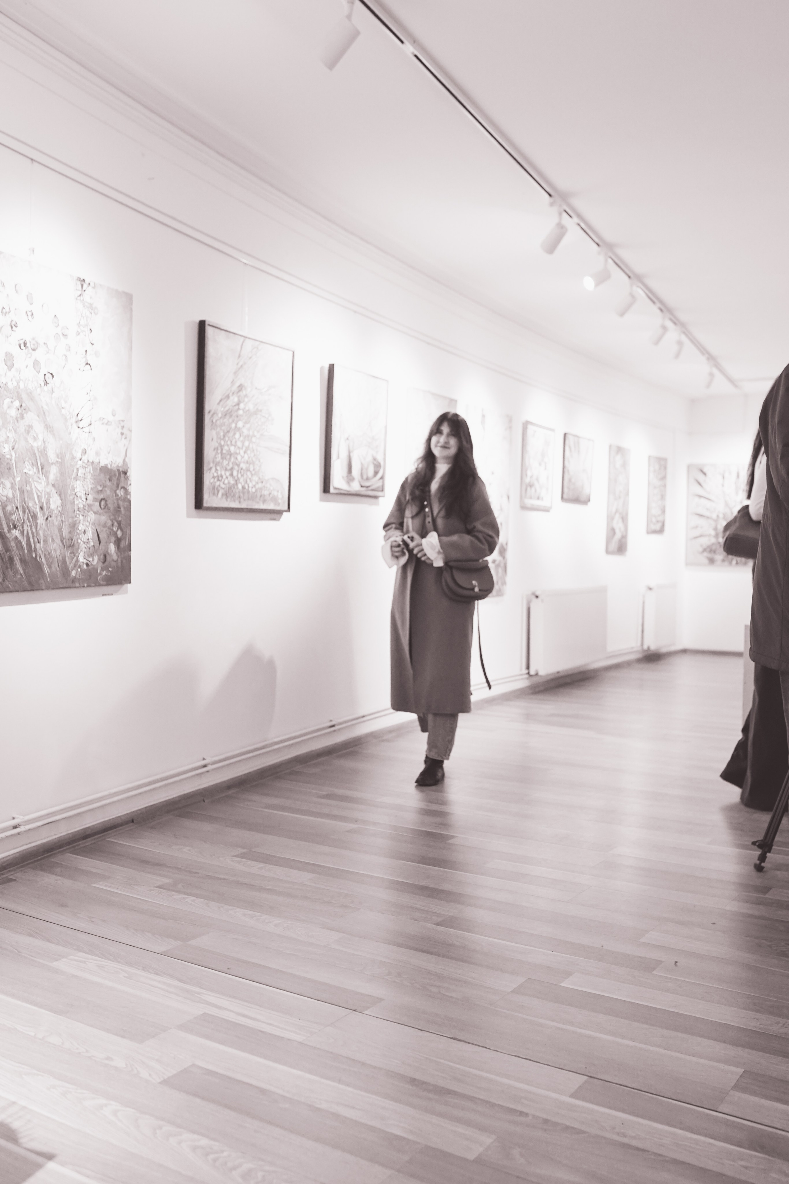 Expoziție Foto Maternitate Brașov | Mădălina Beda. Madalina Beda- Artist vizual, fotograf, doula la nastere, consultant babywearing Brasov si in toata tara