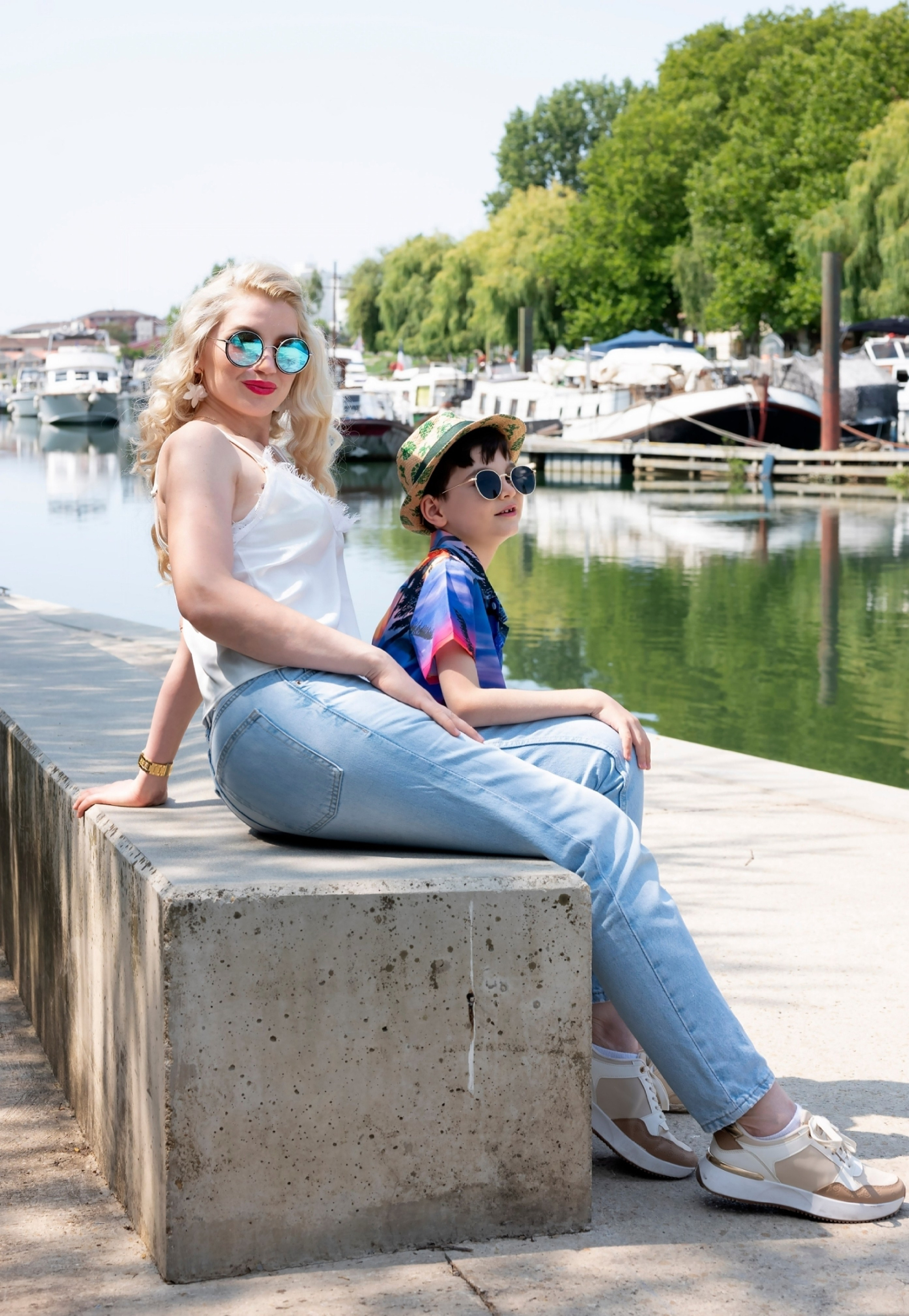 Family photoshoot in Paris. Alina Tagzieva- a photograper in Paris