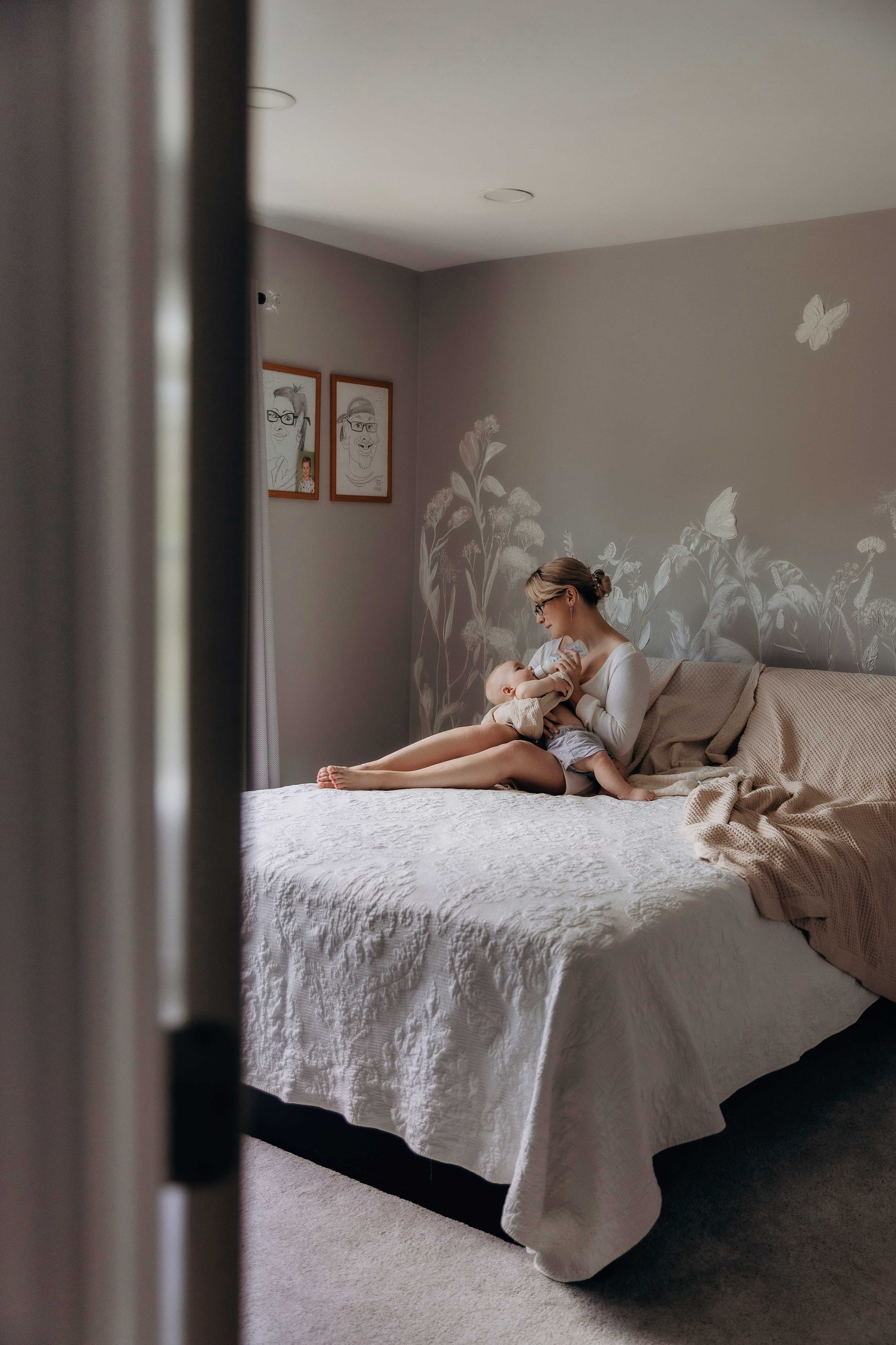 At-Home Baby Photoshoot — First Months of Life in a Cozy Home. Family and children’s photographer in Chicago