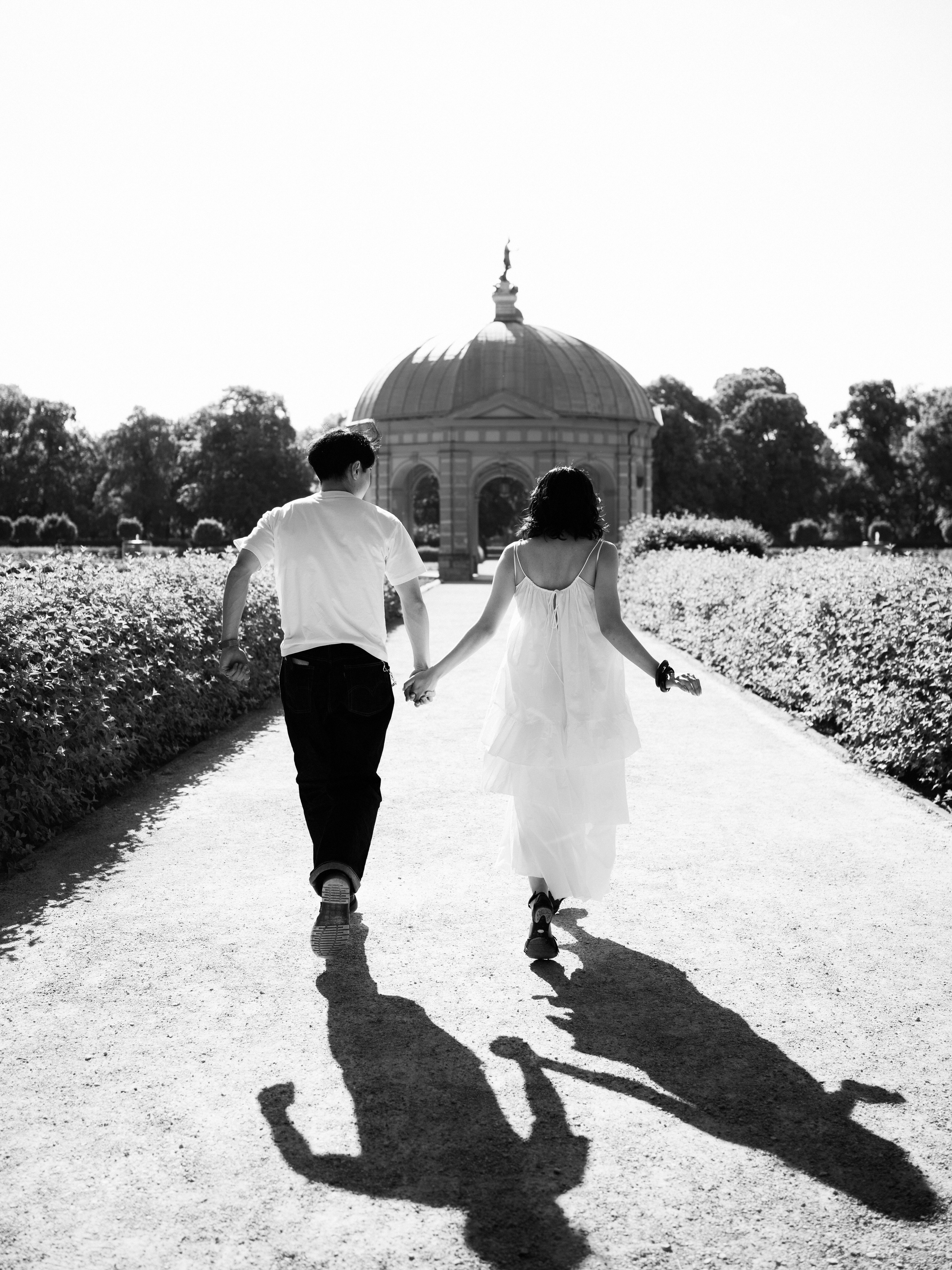 Honeymoon walk. Portrait Lifestyle Photographer in Munich — Polina Cherkasova