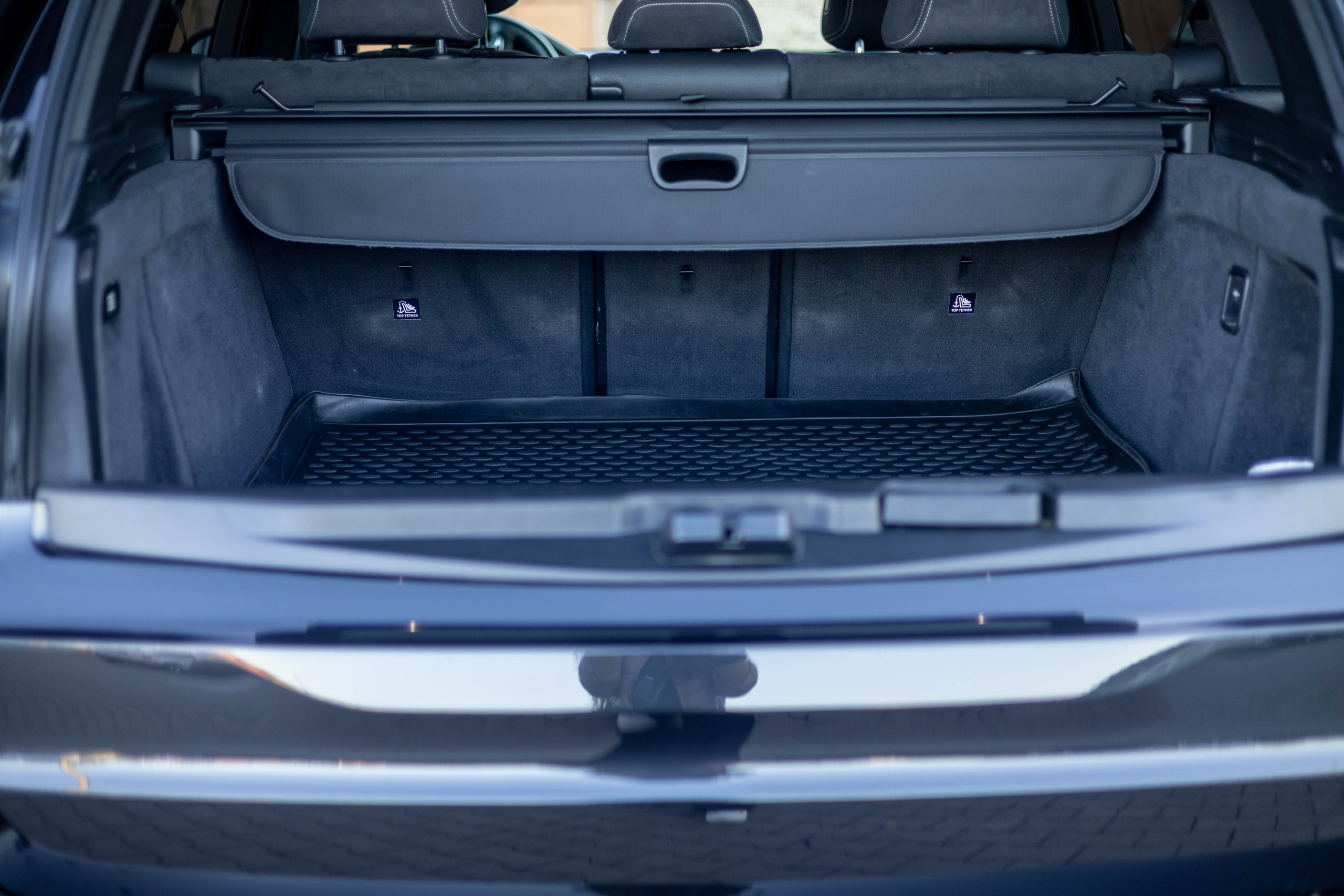 Автомобиль в выгодном ракурсе, подготовленный к продаже, фото от фотографа