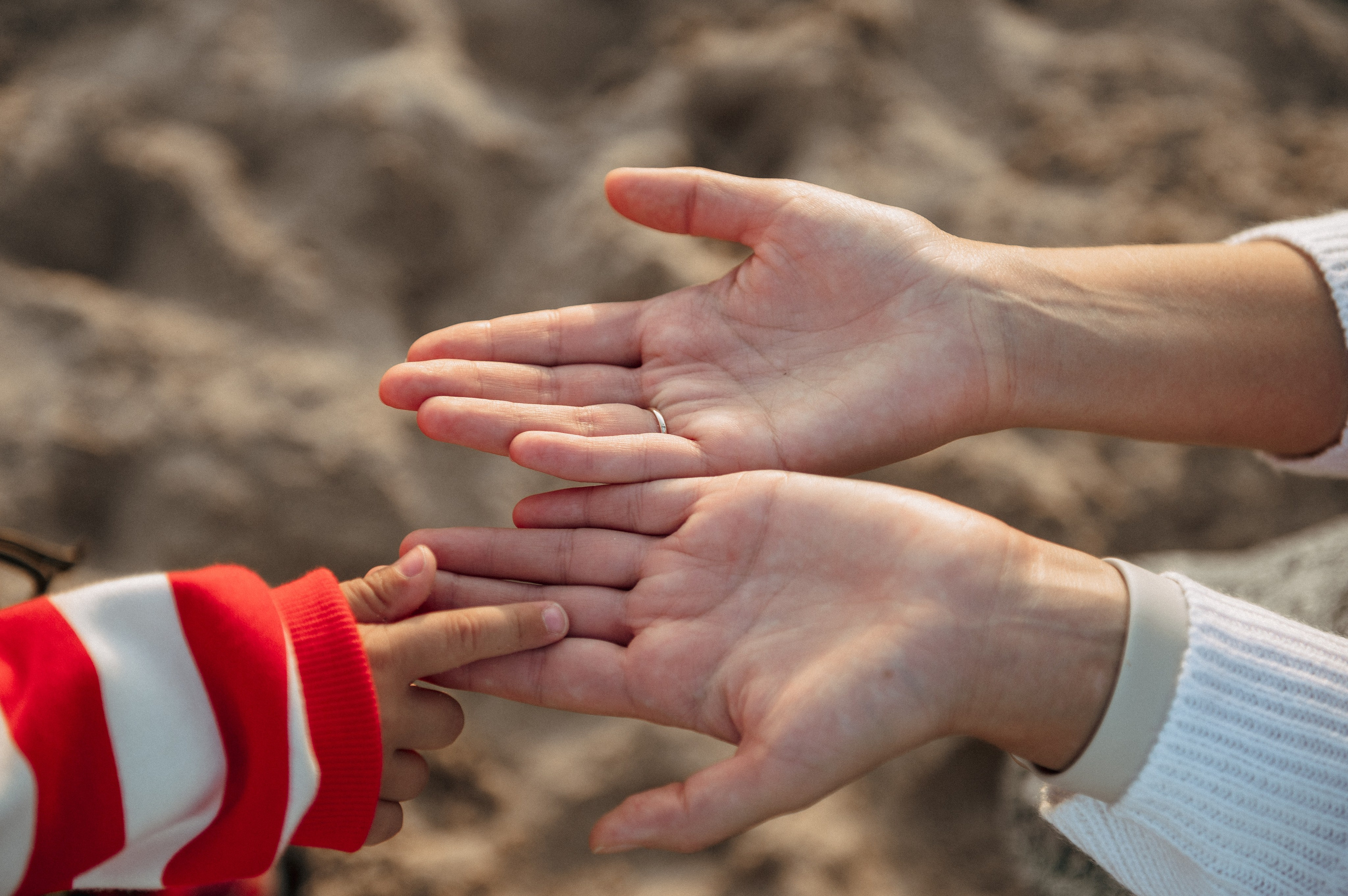 Family Christmas photoshoot on the beach in Portugal. Ваш фотограф в Лиссабоне — Анна Белова