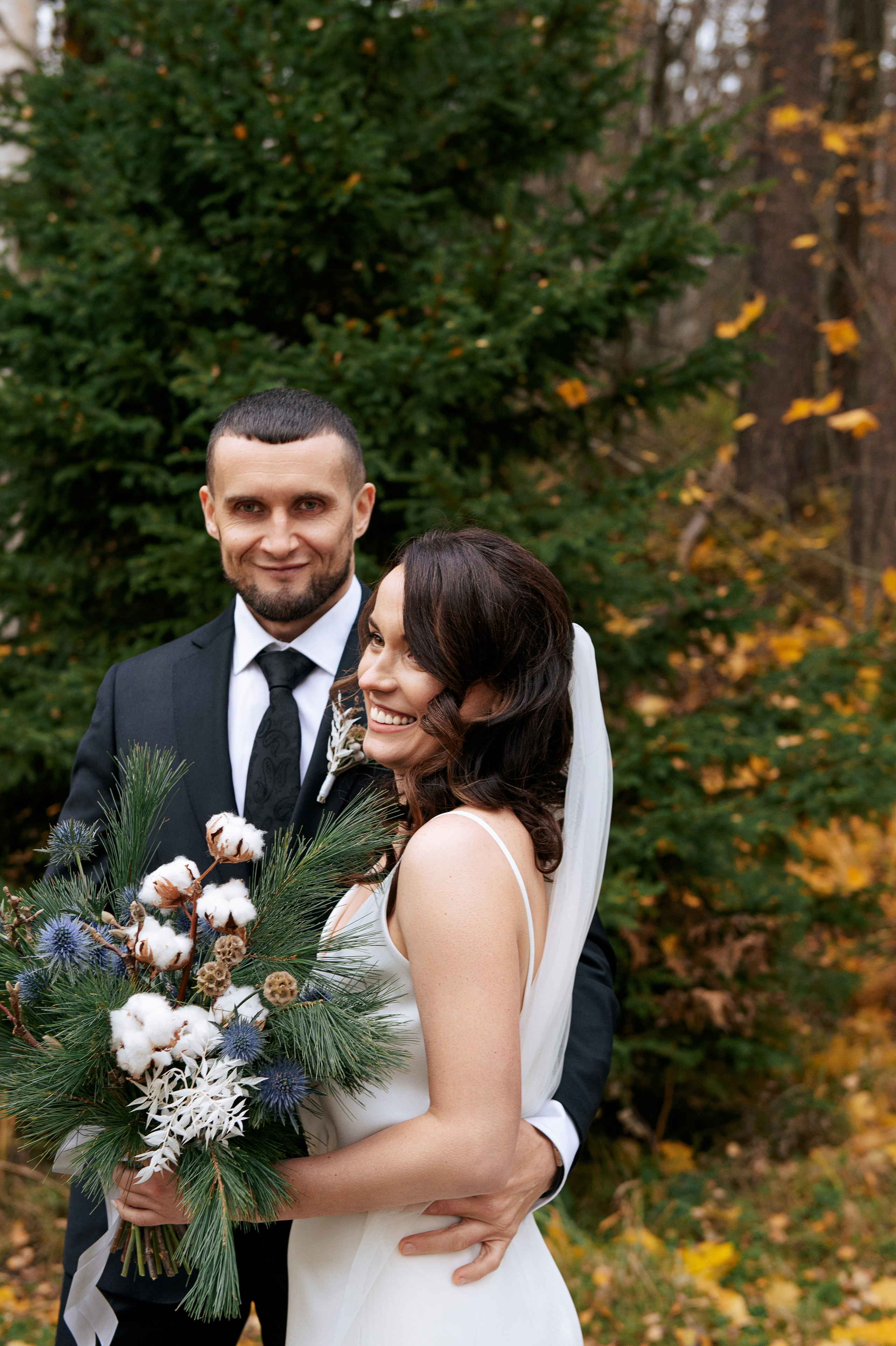 Ammattimainen hääkuvaaja ikuistamassa kauniita rakkaustarinoita Suomessa.