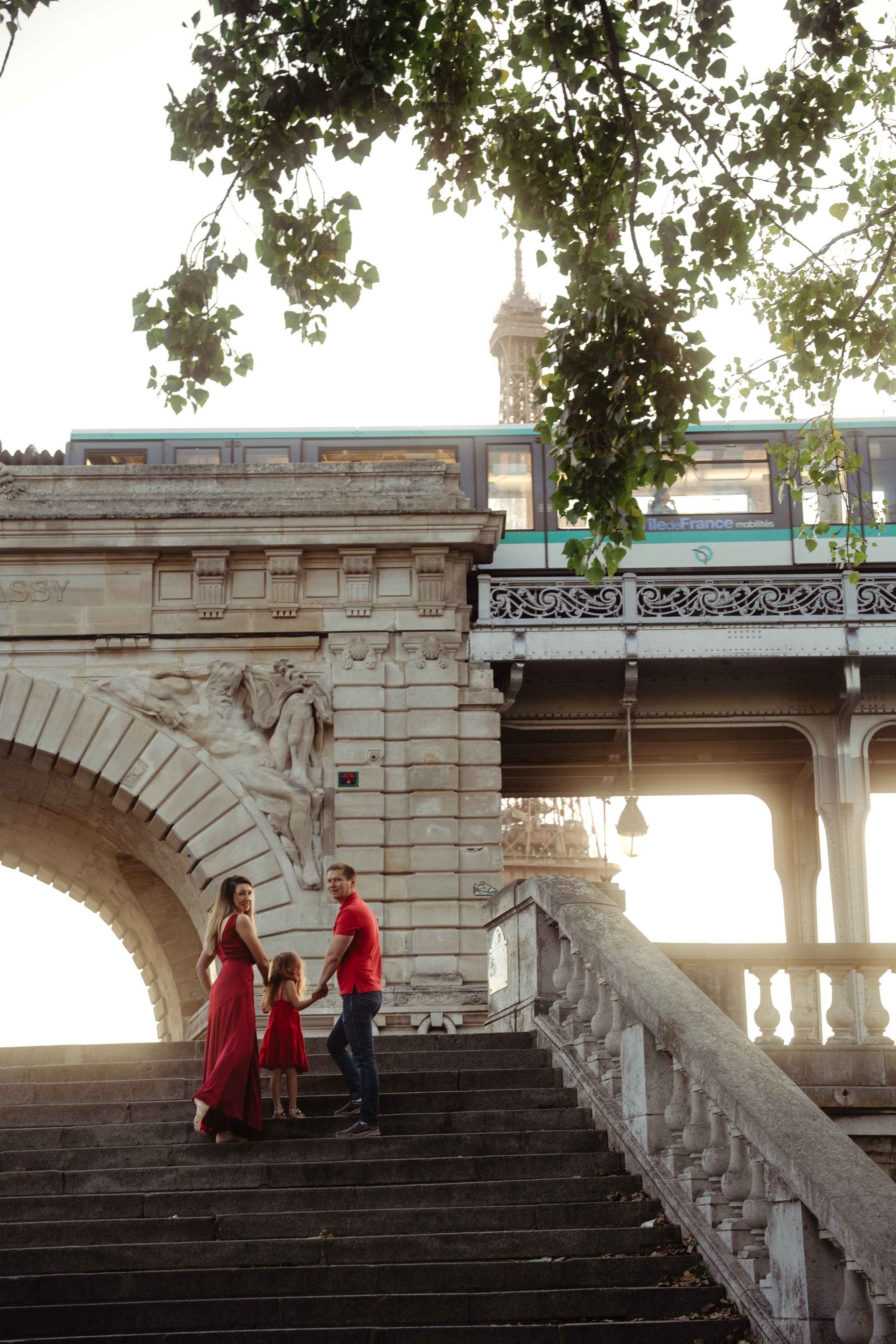 Maria, Vadim & Mila in Paris. Paris photographer — Polina Osipova