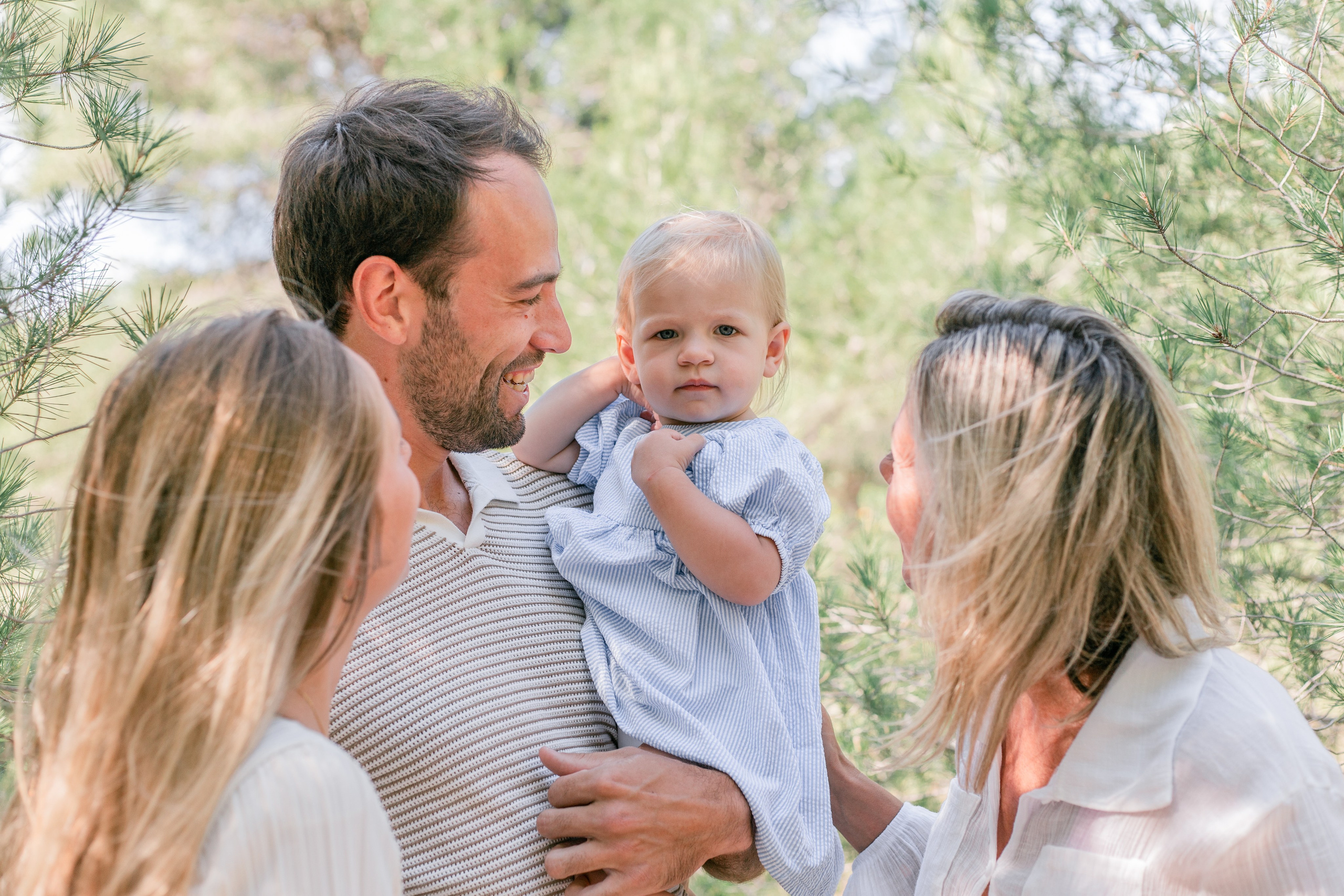 Elise et sa famille. Studio photo « Partage ton bonheur » – Photographe famille près de Châtellerault, Poitiers et Tours