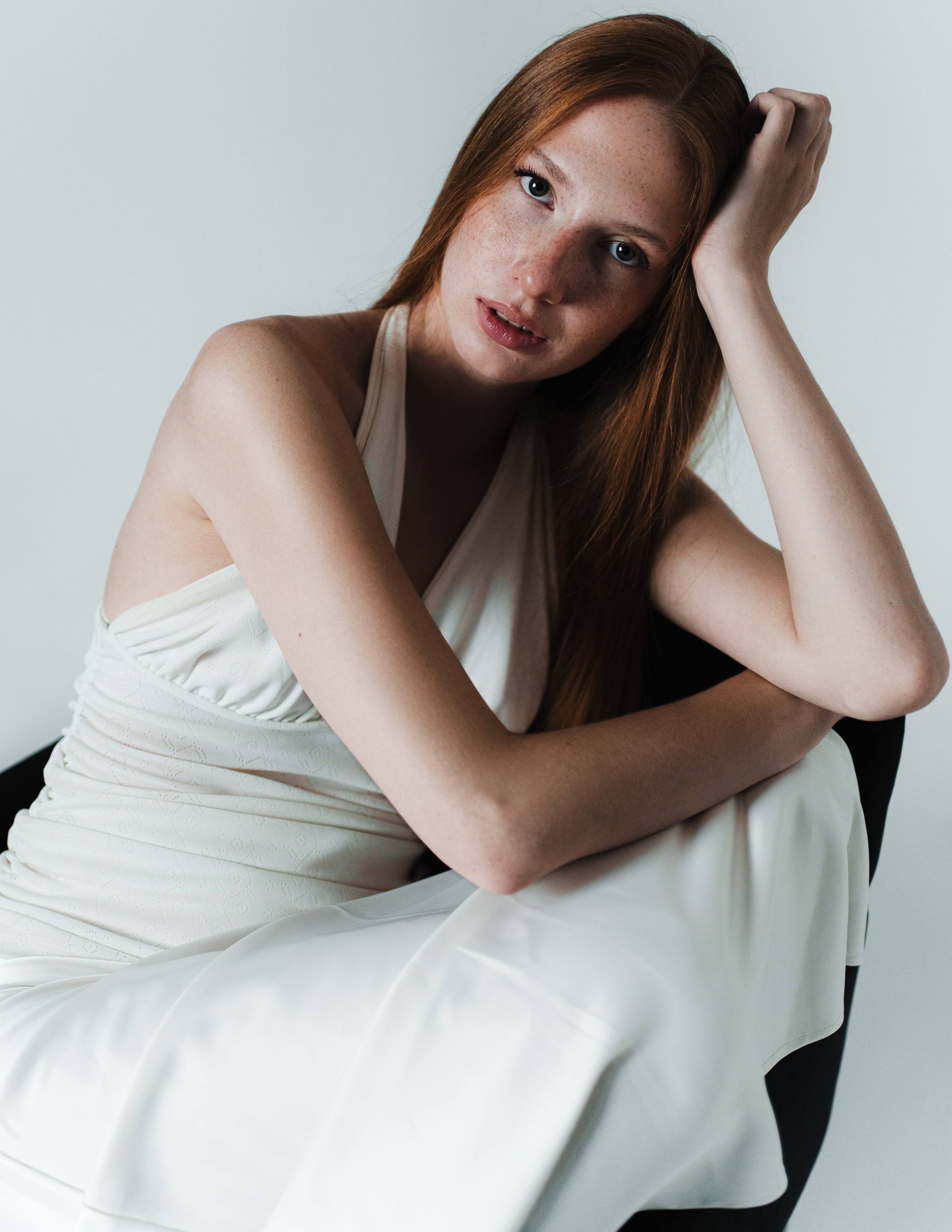 #E45 Nocturne portrait. Alisha Geva | Contemporary fashion women’s portrait Dubai