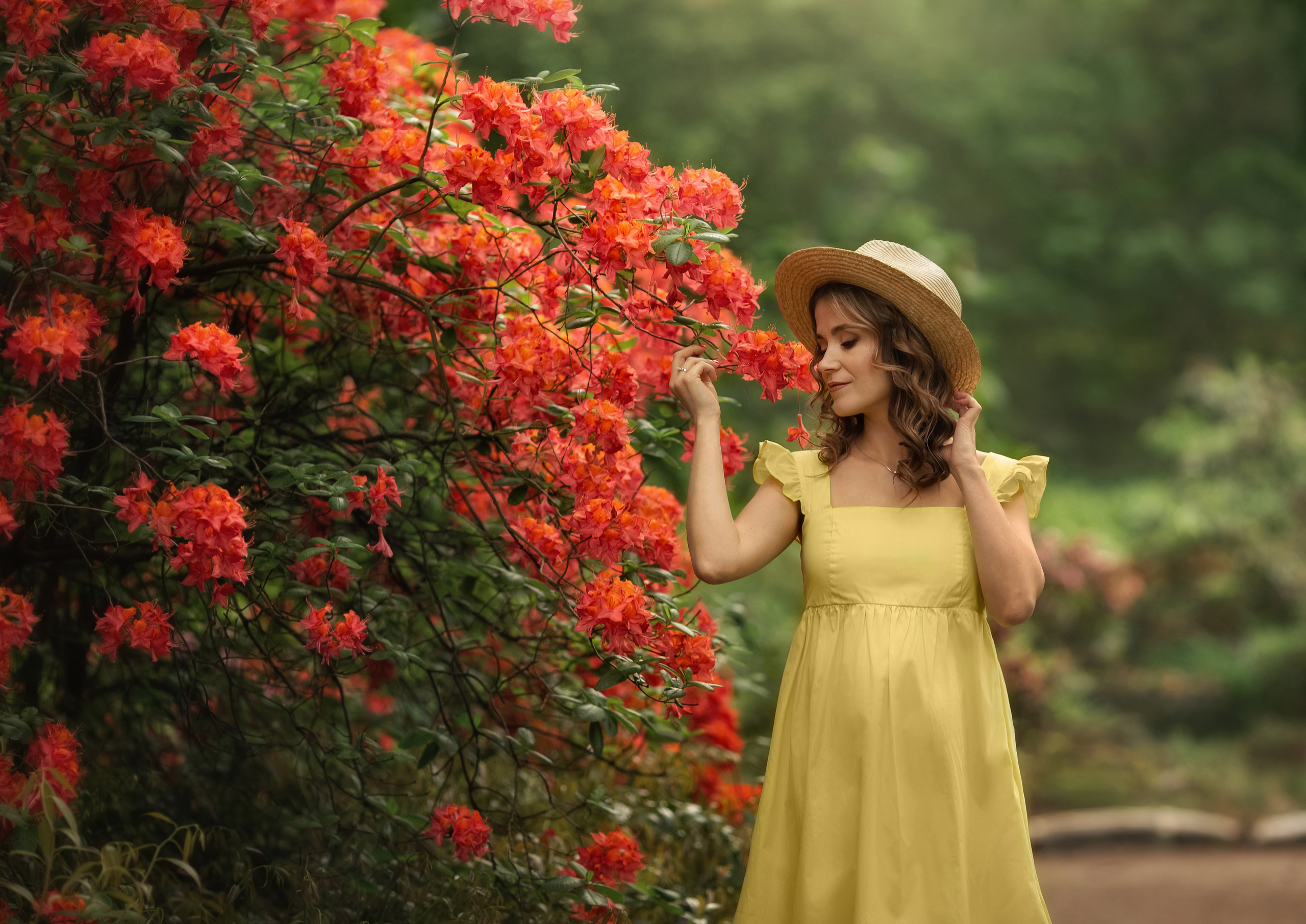 Olga is in the botanical garden. Family photographer in Vilnuis Svetlana Naumova