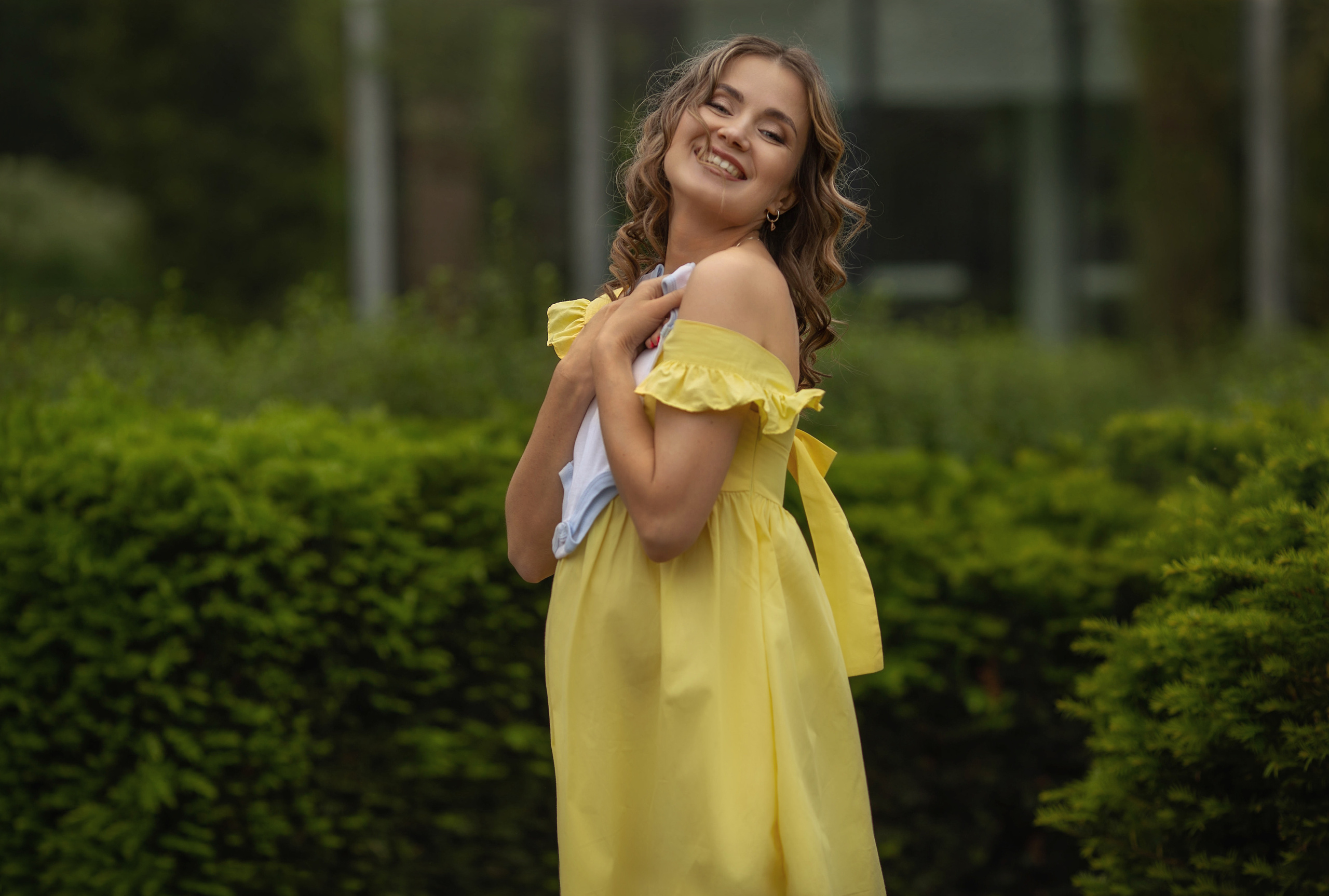 Olga is in the botanical garden. Family photographer in Vilnuis Svetlana Naumova