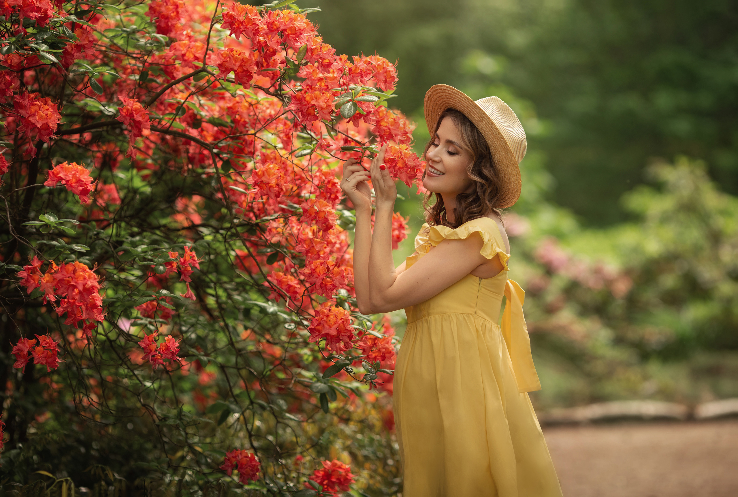 Olga is in the botanical garden. Family photographer in Vilnuis Svetlana Naumova