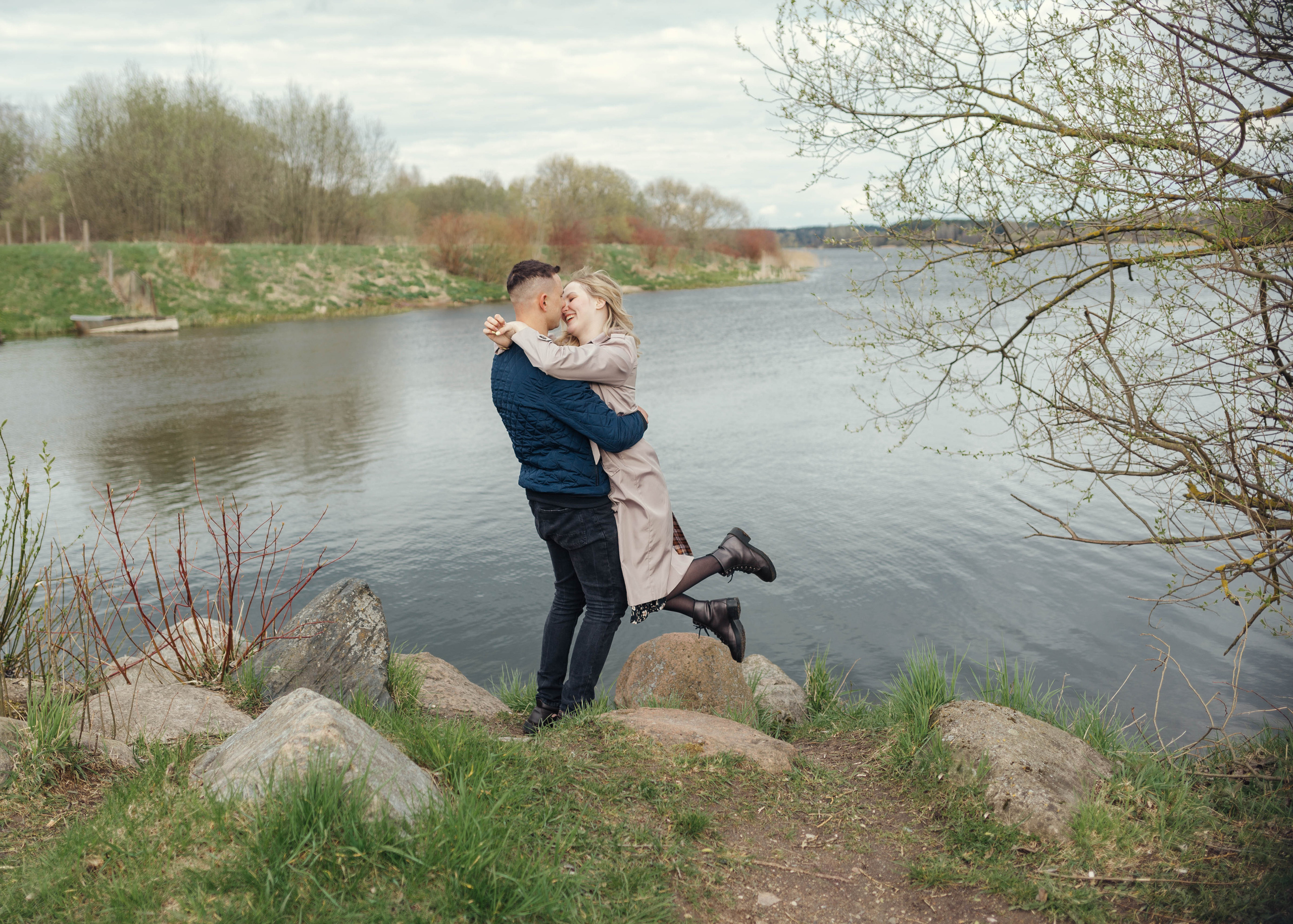 Julia and Lyosha. A walk near the sea. Family photographer in Vilnuis Svetlana Naumova