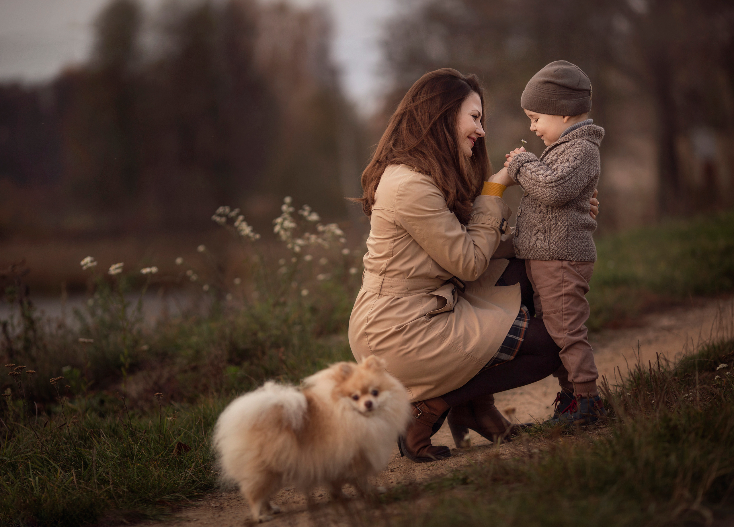 Beautiful family in one autumn day. Family photographer in Vilnuis Svetlana Naumova