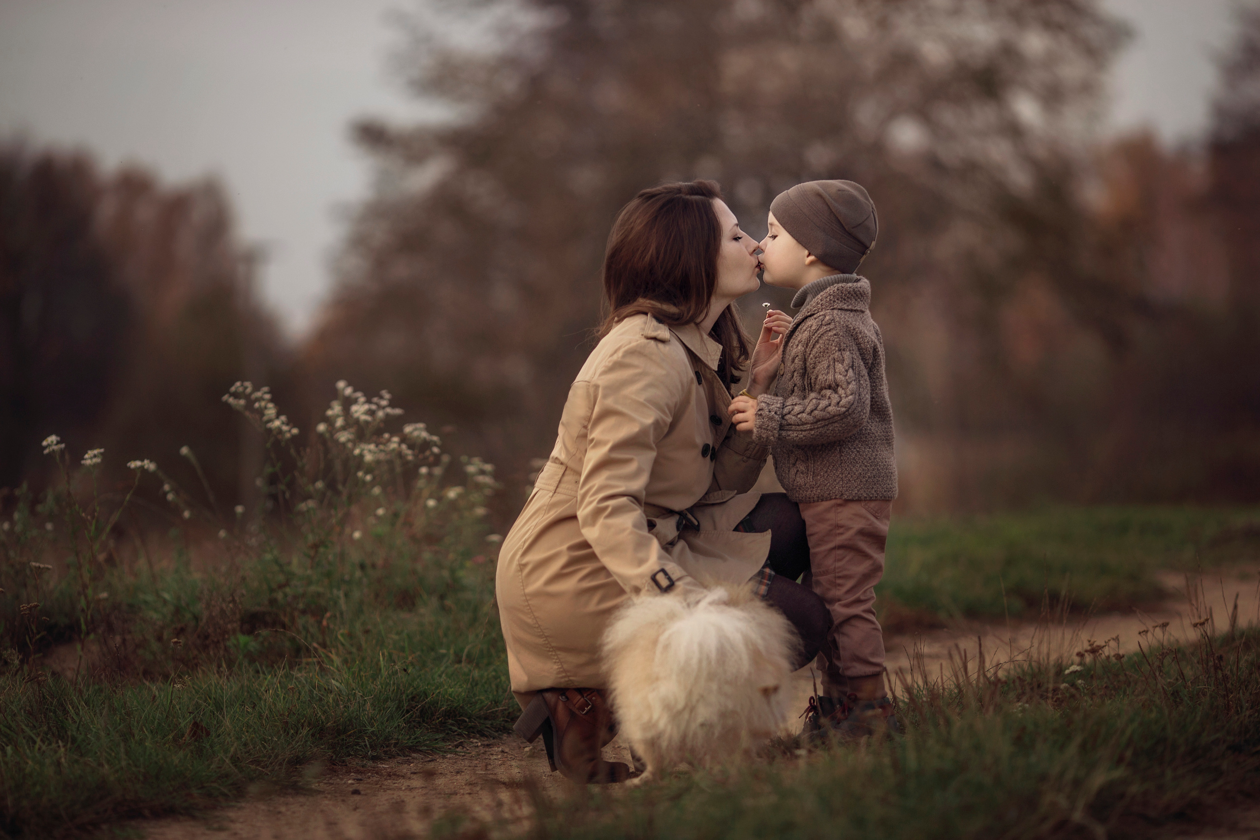 Beautiful family in one autumn day. Family photographer in Vilnuis Svetlana Naumova