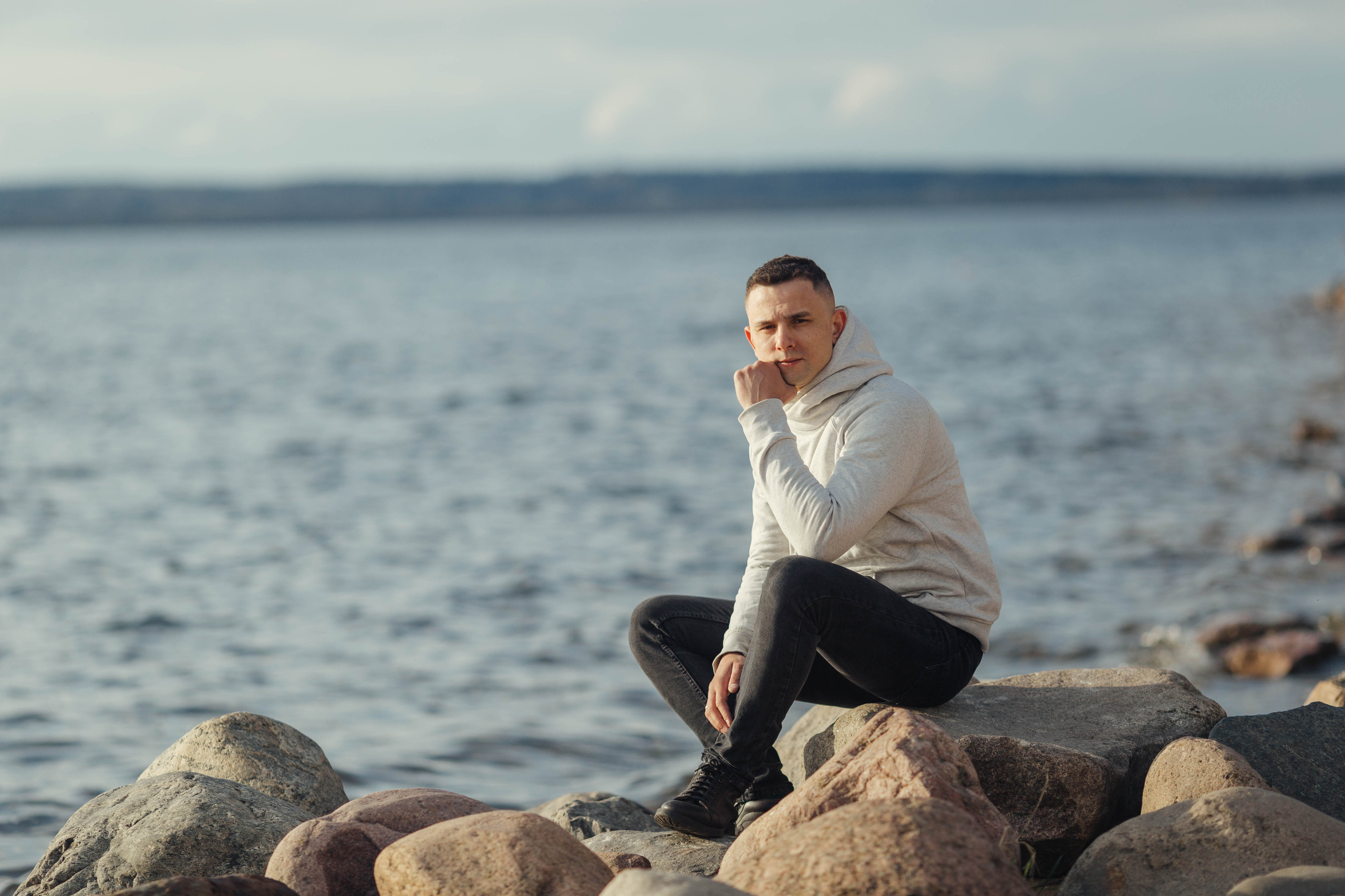 Julia and Lyosha. A walk near the sea. Family photographer in Vilnuis Svetlana Naumova
