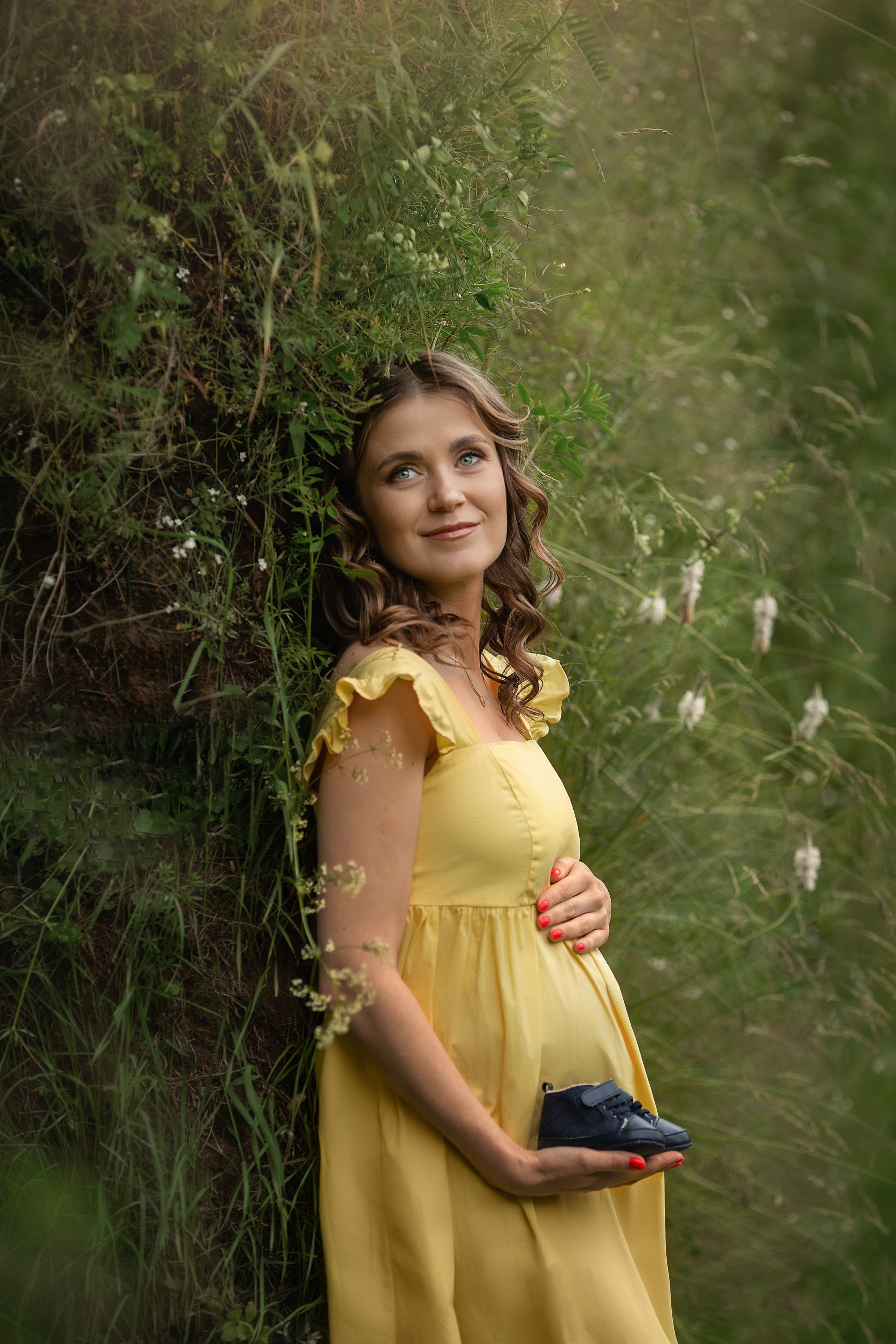 Olga is in the botanical garden. Family photographer in Vilnuis Svetlana Naumova