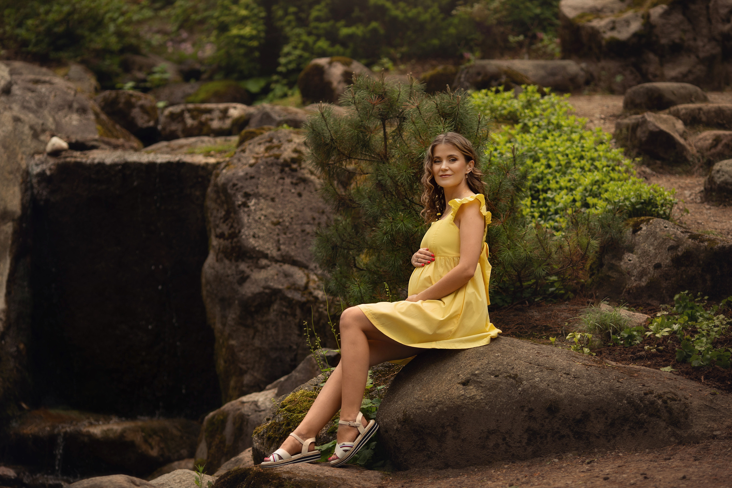 Olga is in the botanical garden. Family photographer in Vilnuis Svetlana Naumova