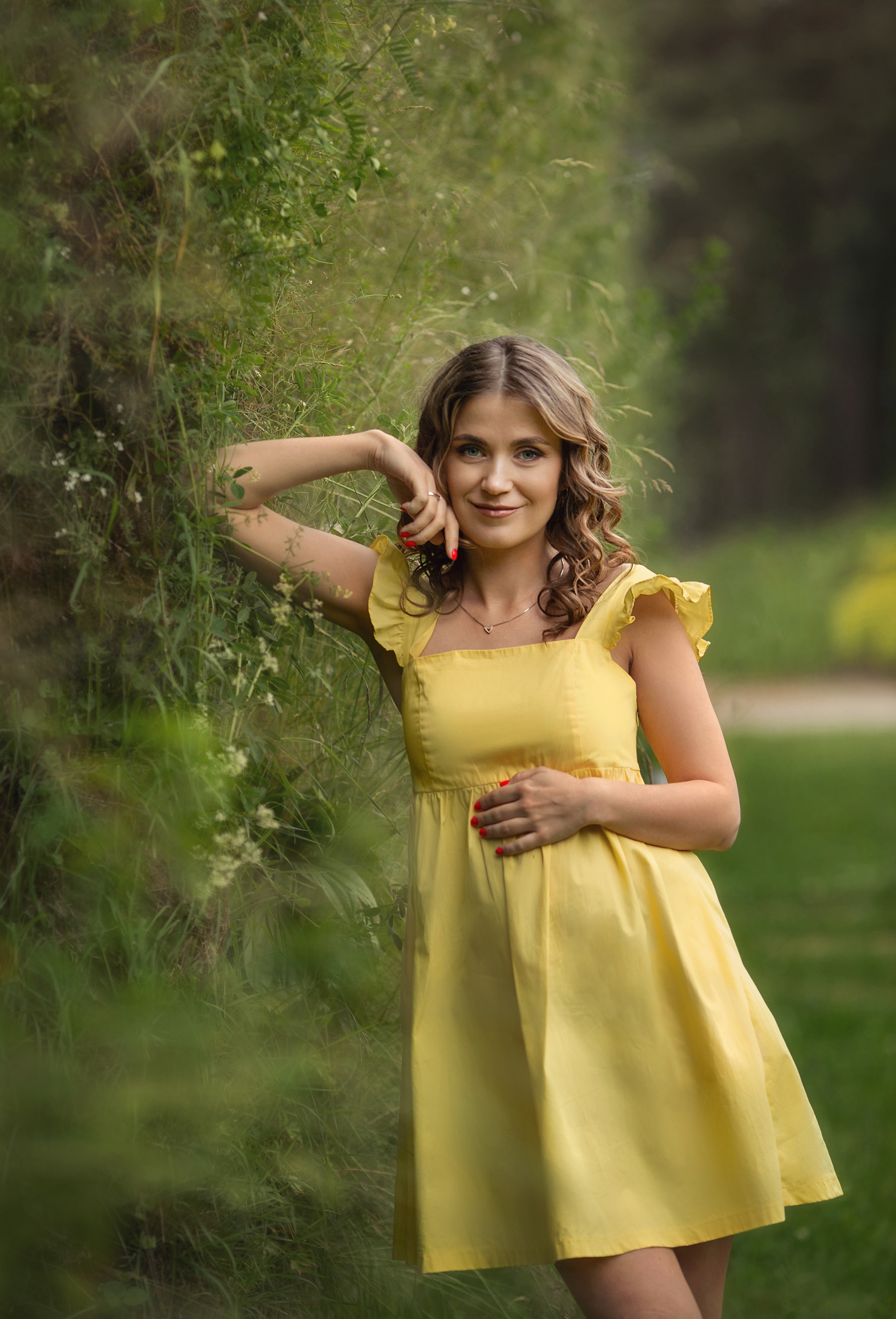Olga is in the botanical garden. Family photographer in Vilnuis Svetlana Naumova