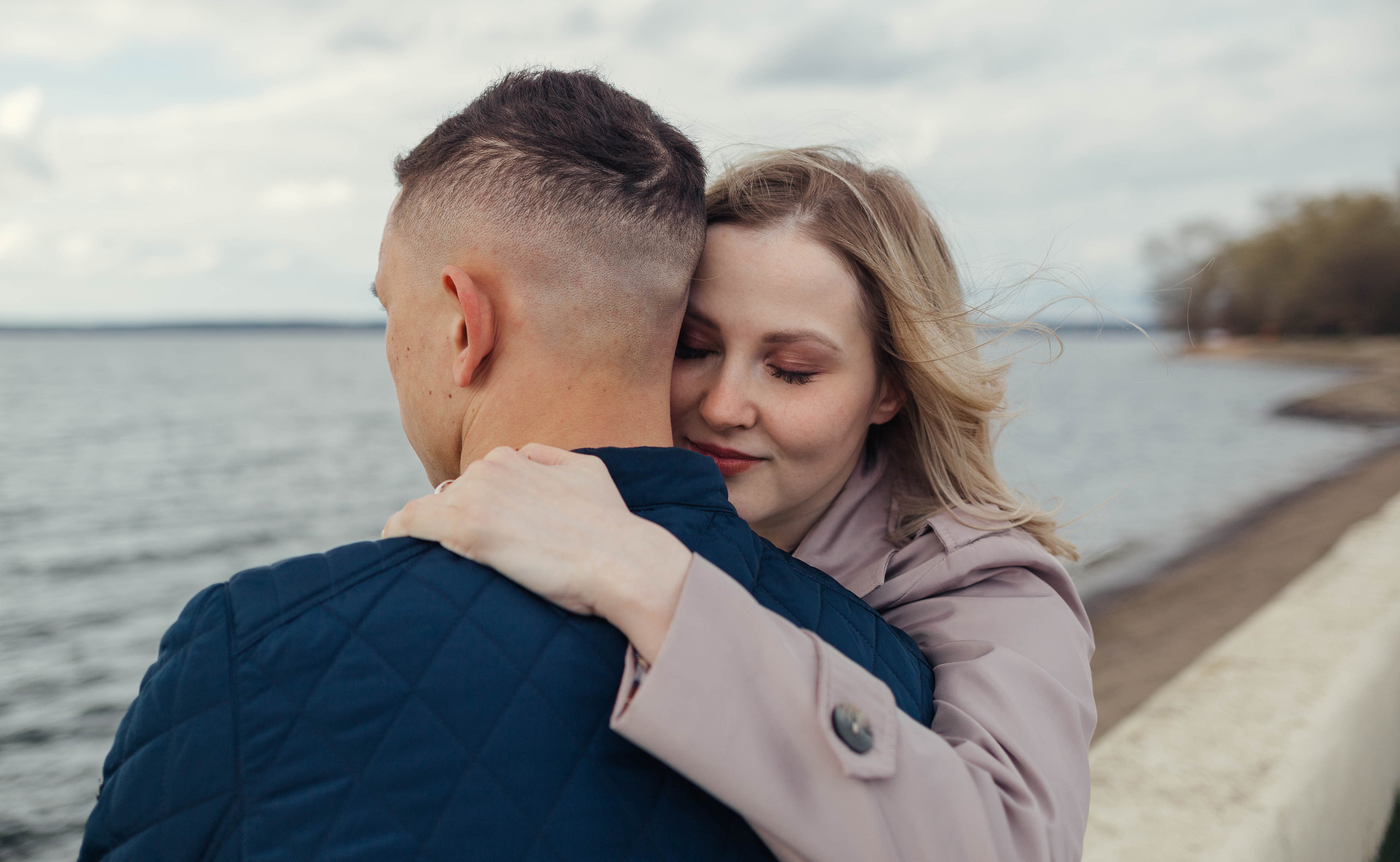 Julia and Lyosha. A walk near the sea. Family photographer in Vilnuis Svetlana Naumova
