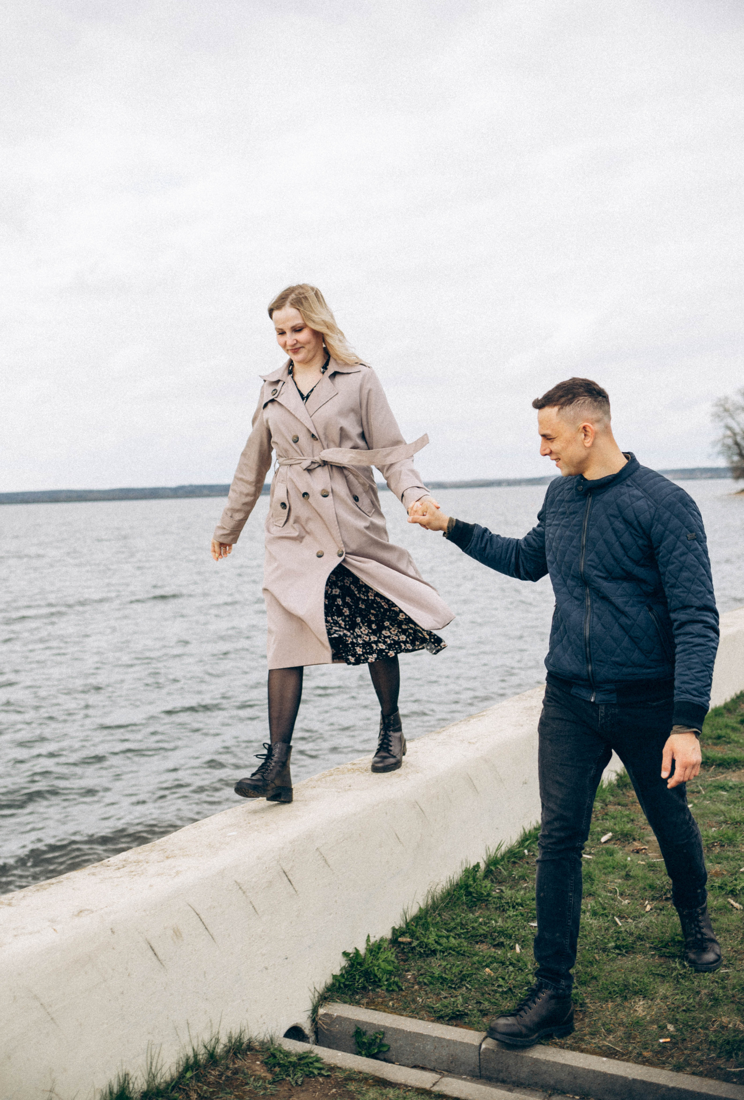 Julia and Lyosha. A walk near the sea. Family photographer in Vilnuis Svetlana Naumova
