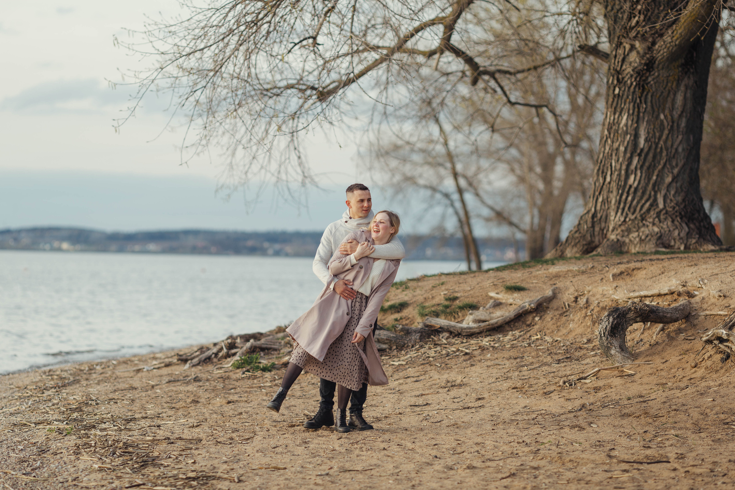 Julia and Lyosha. A walk near the sea. Family photographer in Vilnuis Svetlana Naumova