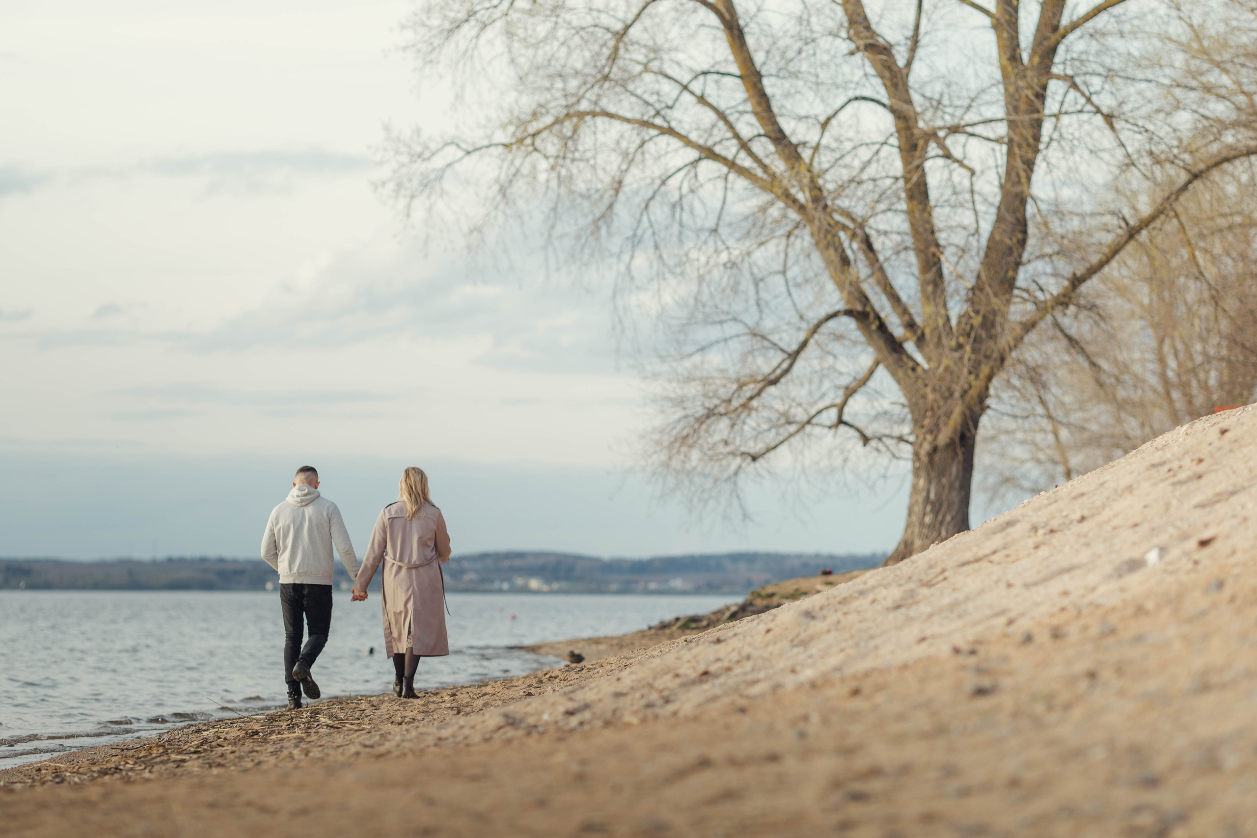 Julia and Lyosha. A walk near the sea. Family photographer in Vilnuis Svetlana Naumova