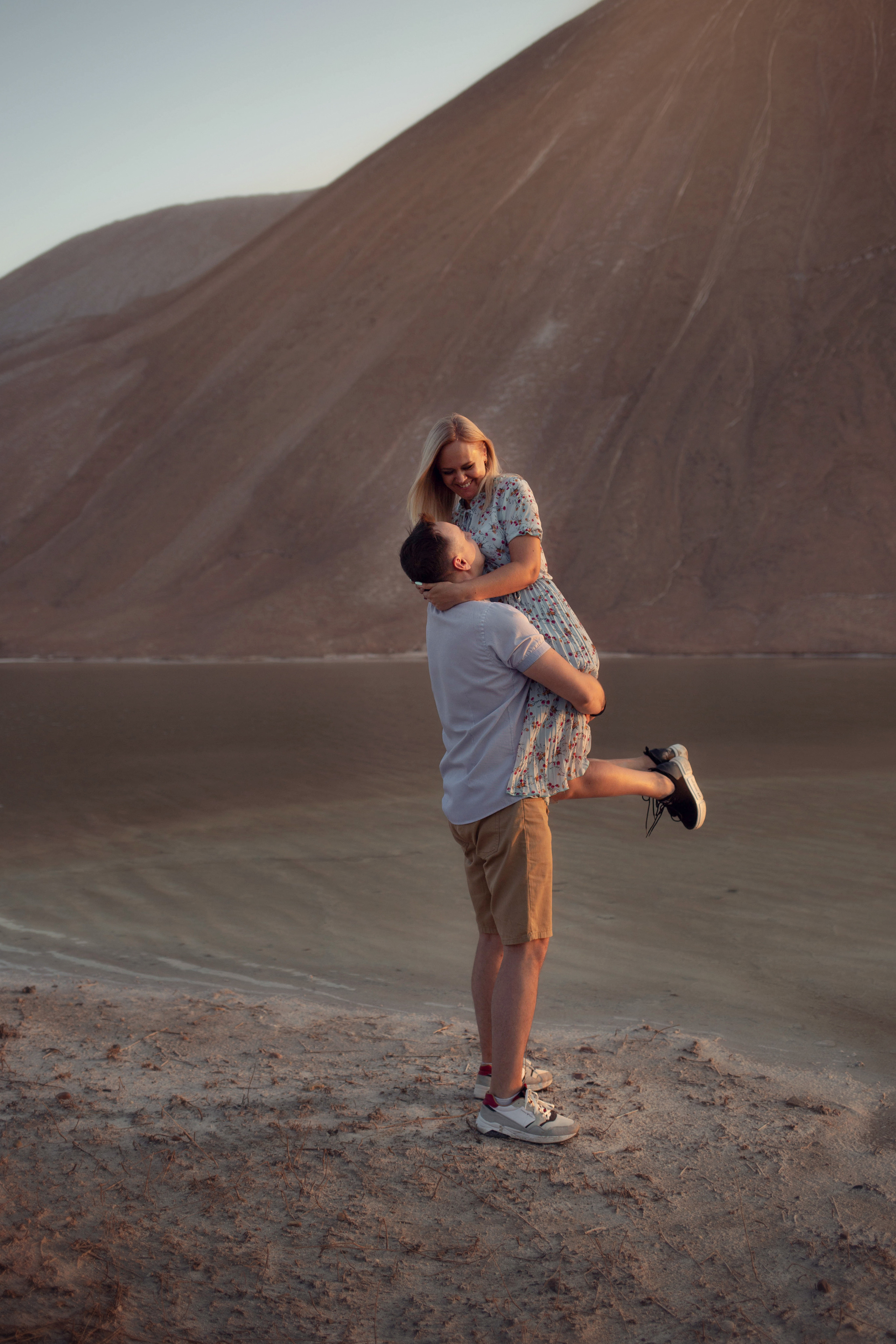 Таня и Рома в необычных горах. Семейный и детский фотограф в Вильнюсе Светлана Наумова