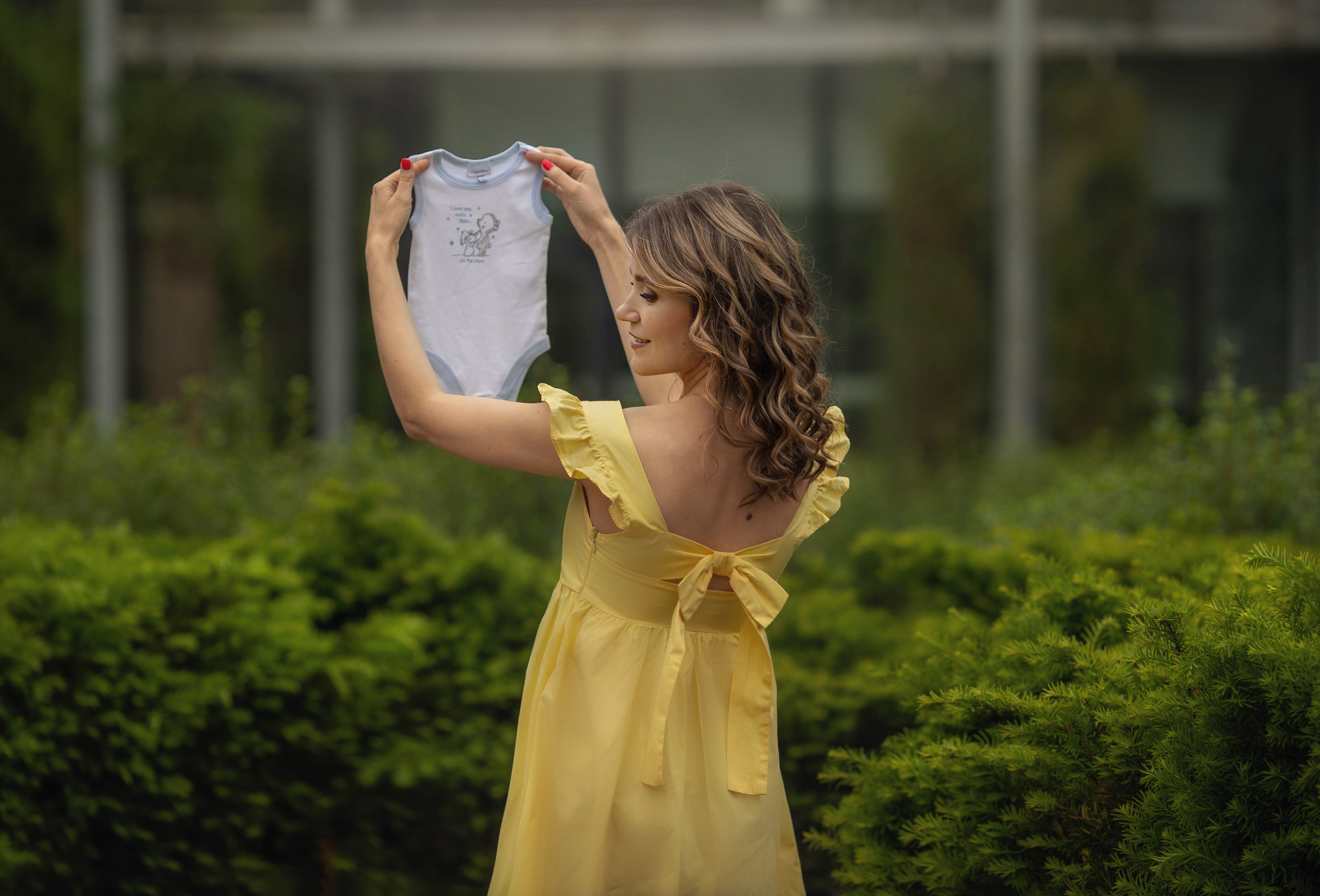 Olga is in the botanical garden. Family photographer in Vilnuis Svetlana Naumova