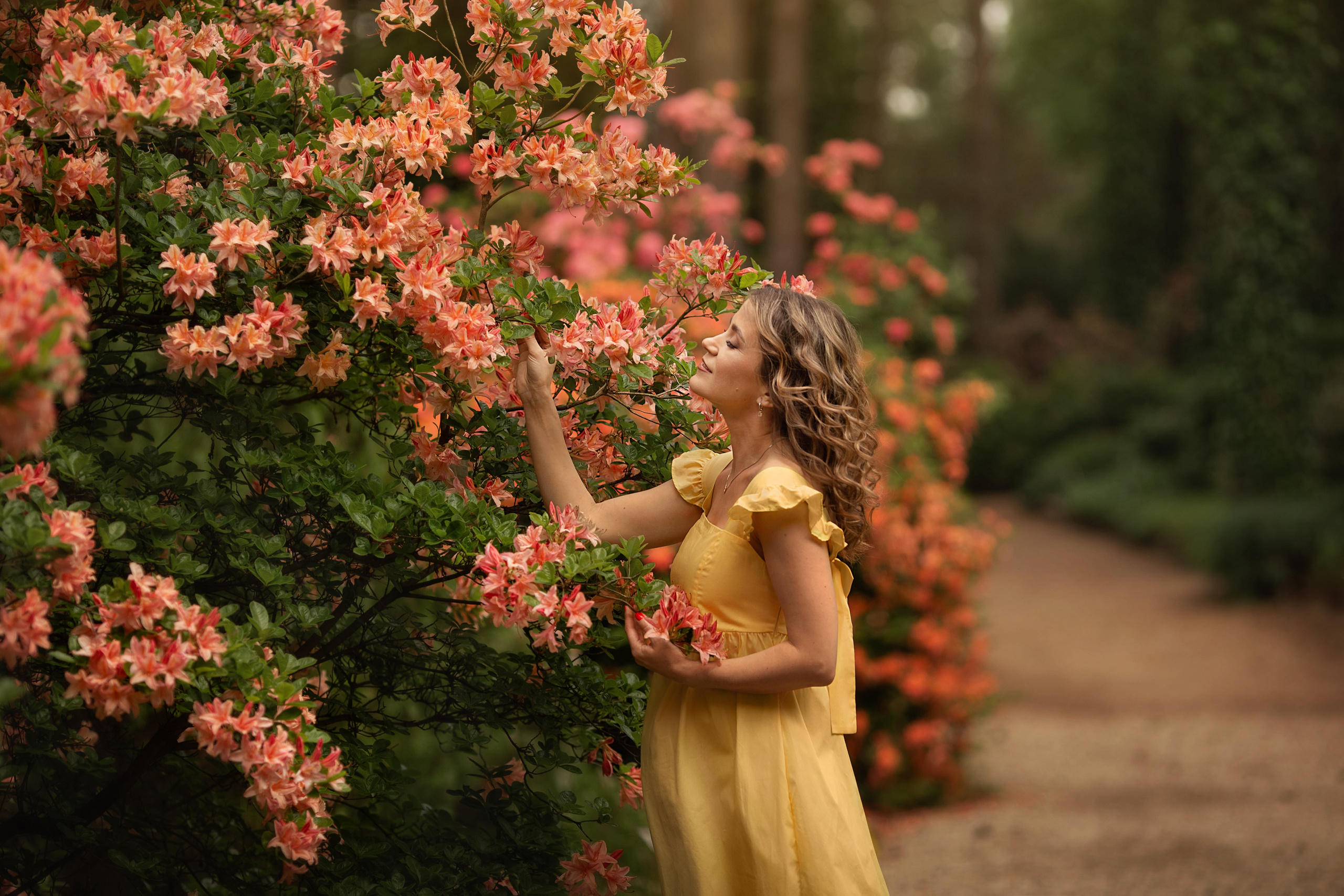 Olga is in the botanical garden. Family photographer in Vilnuis Svetlana Naumova