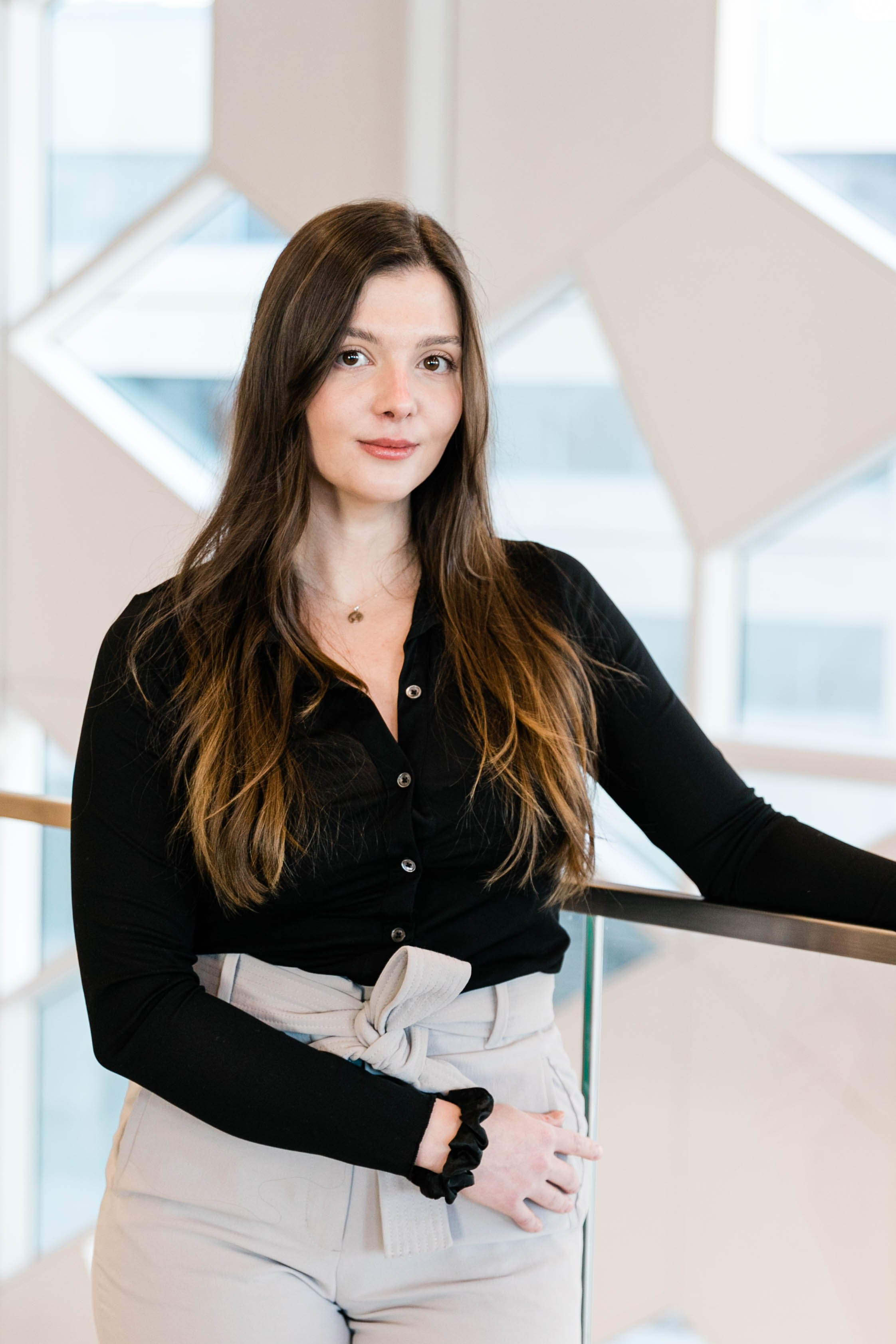 Darina — Calgary Public Library. Fotografía accesible en Calgary