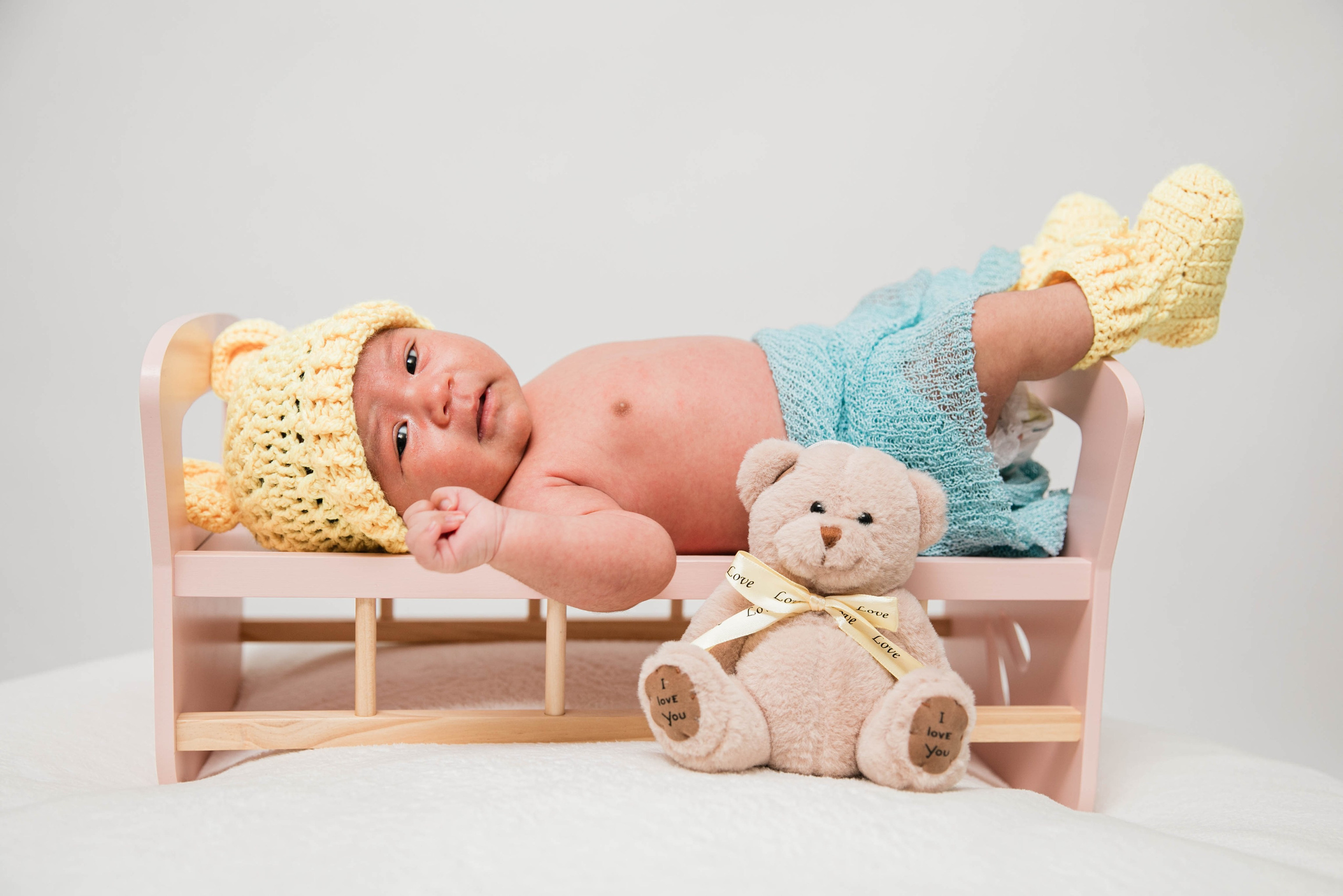 Maternity Photos — Isabel — Harold — Studio Photos. Fotografía accesible en Calgary