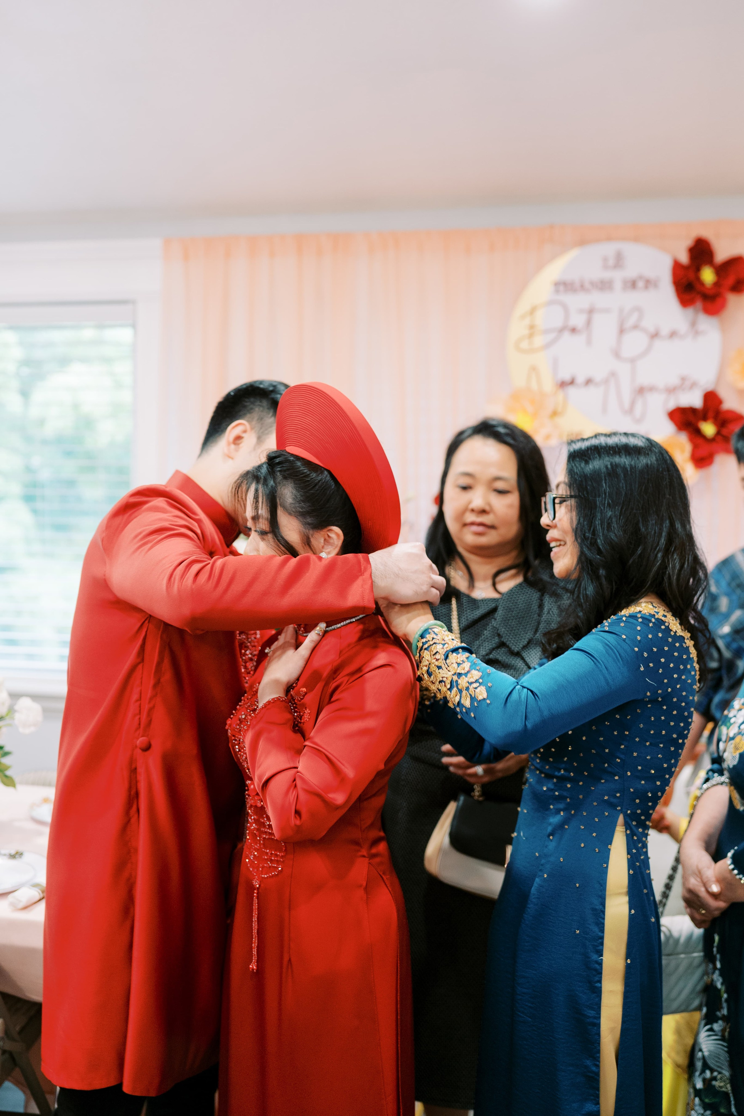 Vietnamese Tea Ceremony. Bellevue, WA. July 2024. EVAN ARISTOV WEDDING PHOTOGRAPHY — Seattle Wedding Photographer
