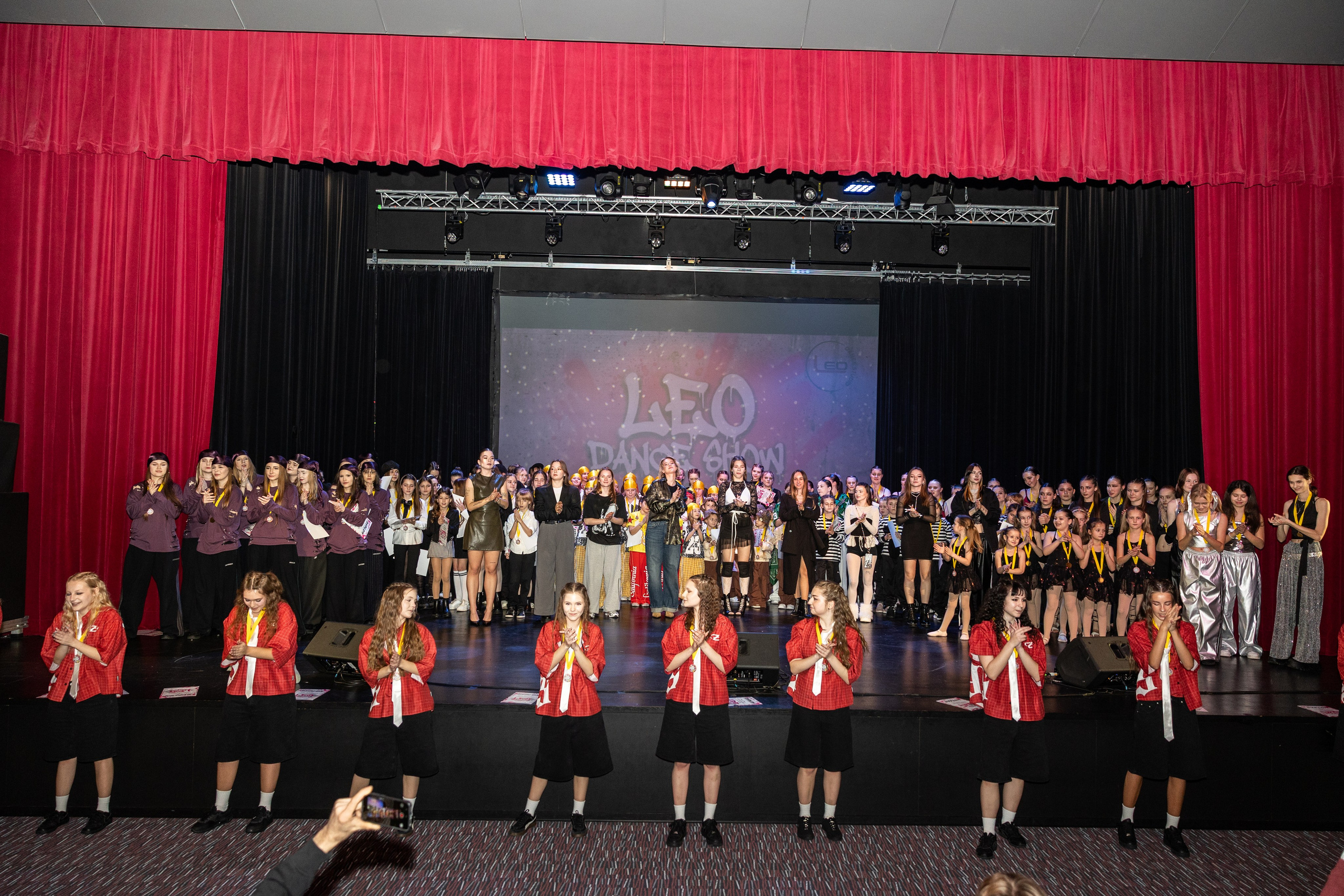 LEO DANCE SHOW WINTER 2025. Семейный и детский фотограф в Варшаве Мила Бобровская